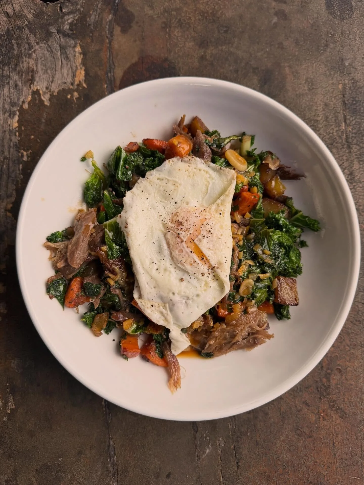 Don&rsquo;t be caught slippin with the Monday scaries! We sometimes run some pretty 🦆 ducking 🦆 amazing specials to start your week off right! Duck Confit Hash is something you deffff don&rsquo;t wanna miss! Yukon gold and sweet potatoes, pulled du