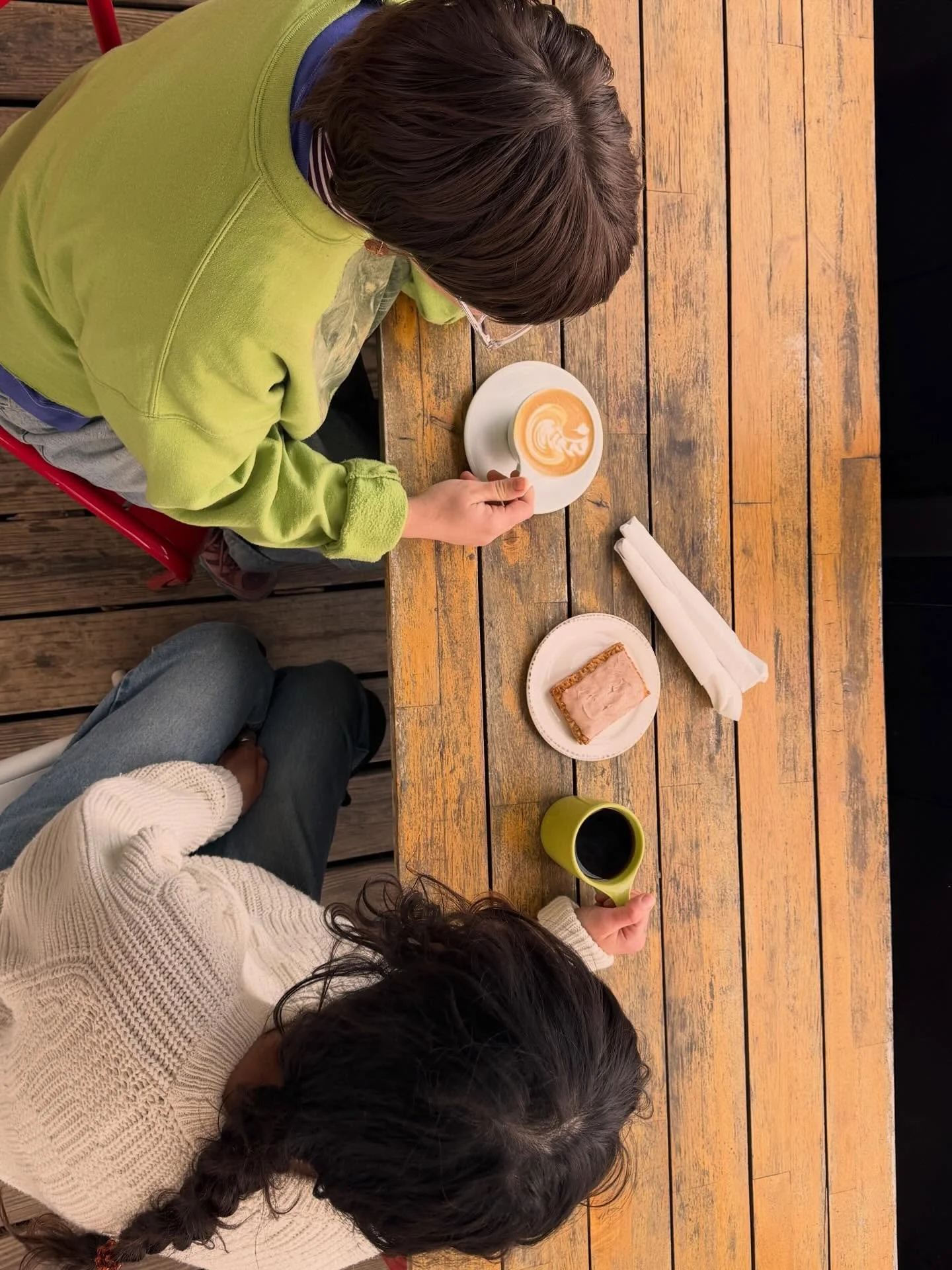 POV it&rsquo;s yet another snow day at LibHo but this time under the enclosed patio!!!! Come grab a treat and share it with a cutie and get cozy under the heaters 🥰🩷 

.
.
.
.
.
.
. 
.
.
.
.
.
.
#828isgreat #asheville #avl #coffee #latteart #food #