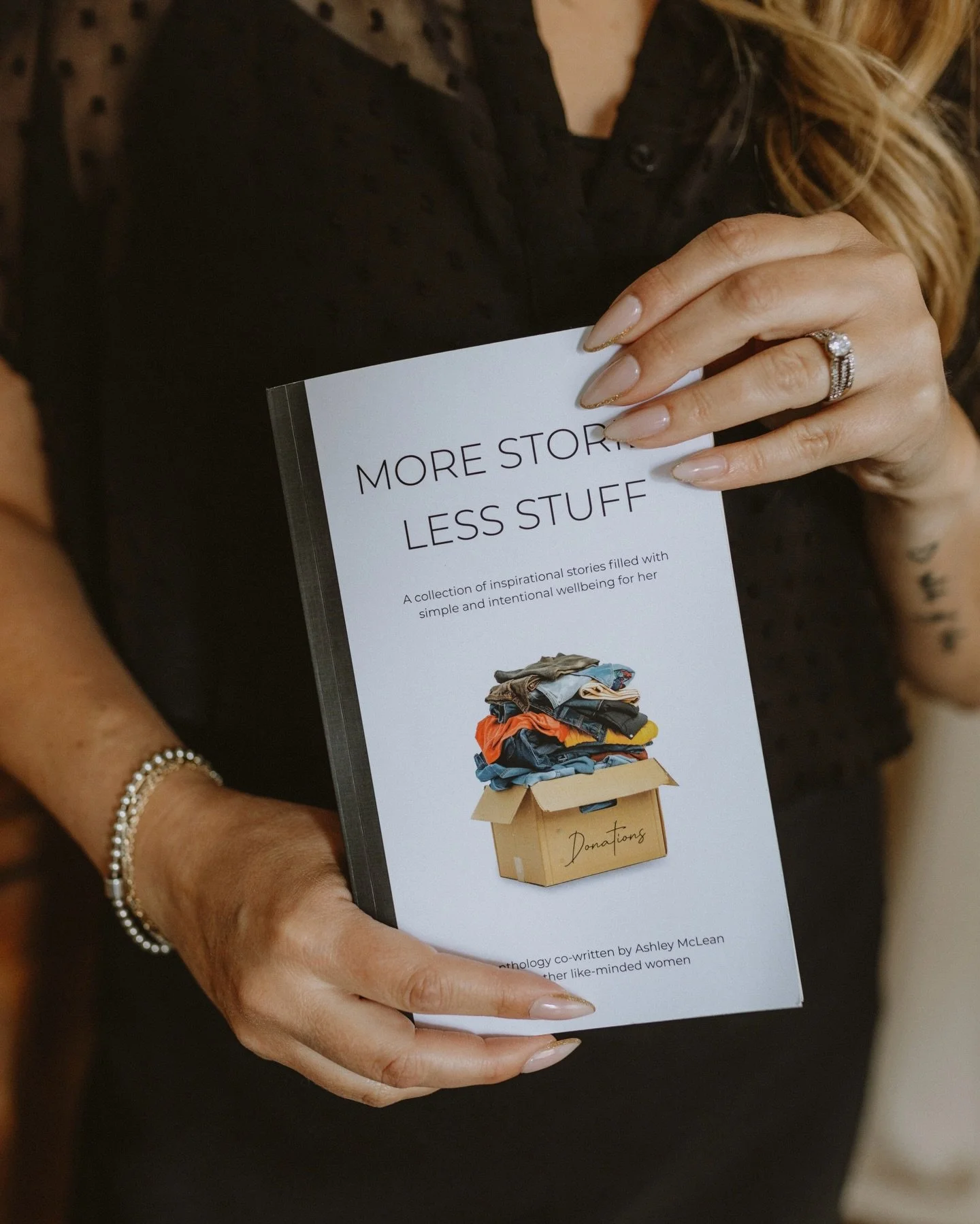 📖BOOK GIVEAWAY!📖

This week marks ONE YEAR since publishing my first book! So I thought that I would celebrate by giving away FIVE copies of More Stories Less Stuff!

Here&rsquo;s how to enter:
📖 Like this post!
📖 Follow Home Steps!
📖 Tag 1 frie