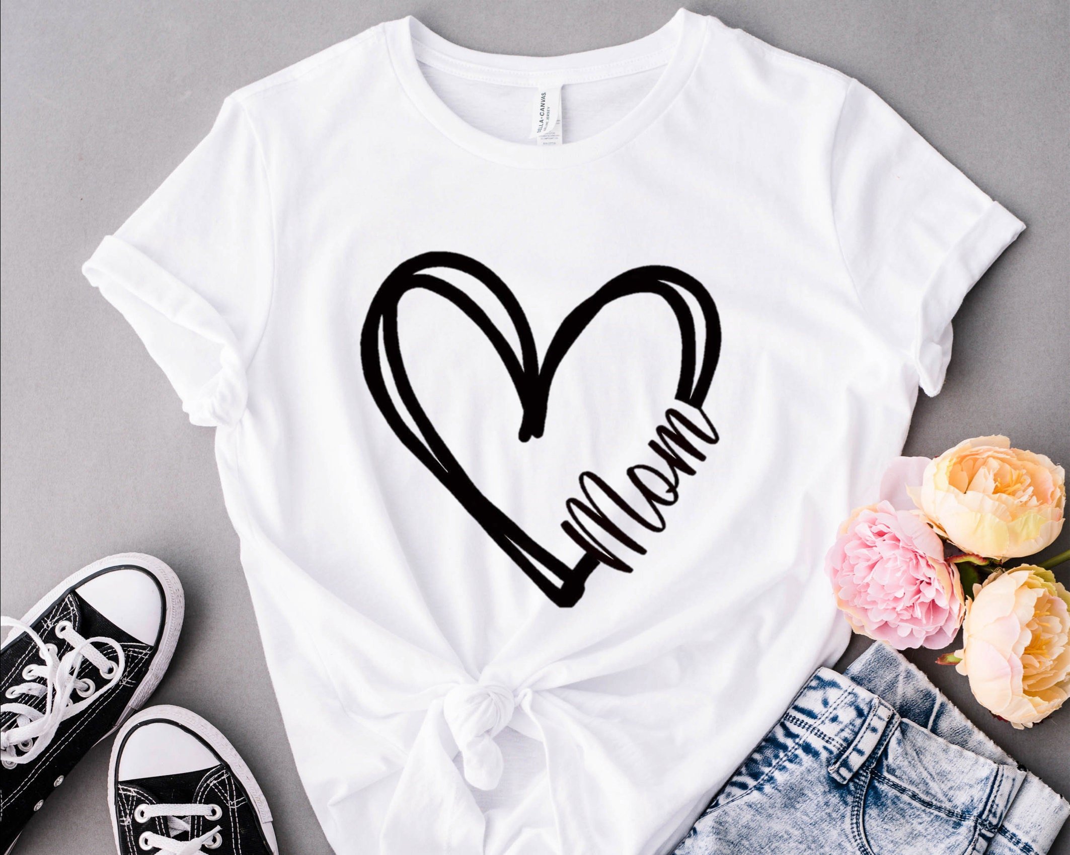 Mama Heart Shirt, Mama Shirt, Mom Tee shirts, Mother's Day Shirt, New Mommy Gift, Mama Gift, Expecting Mom Gift, Funny Mom Tee, Cute Mom top