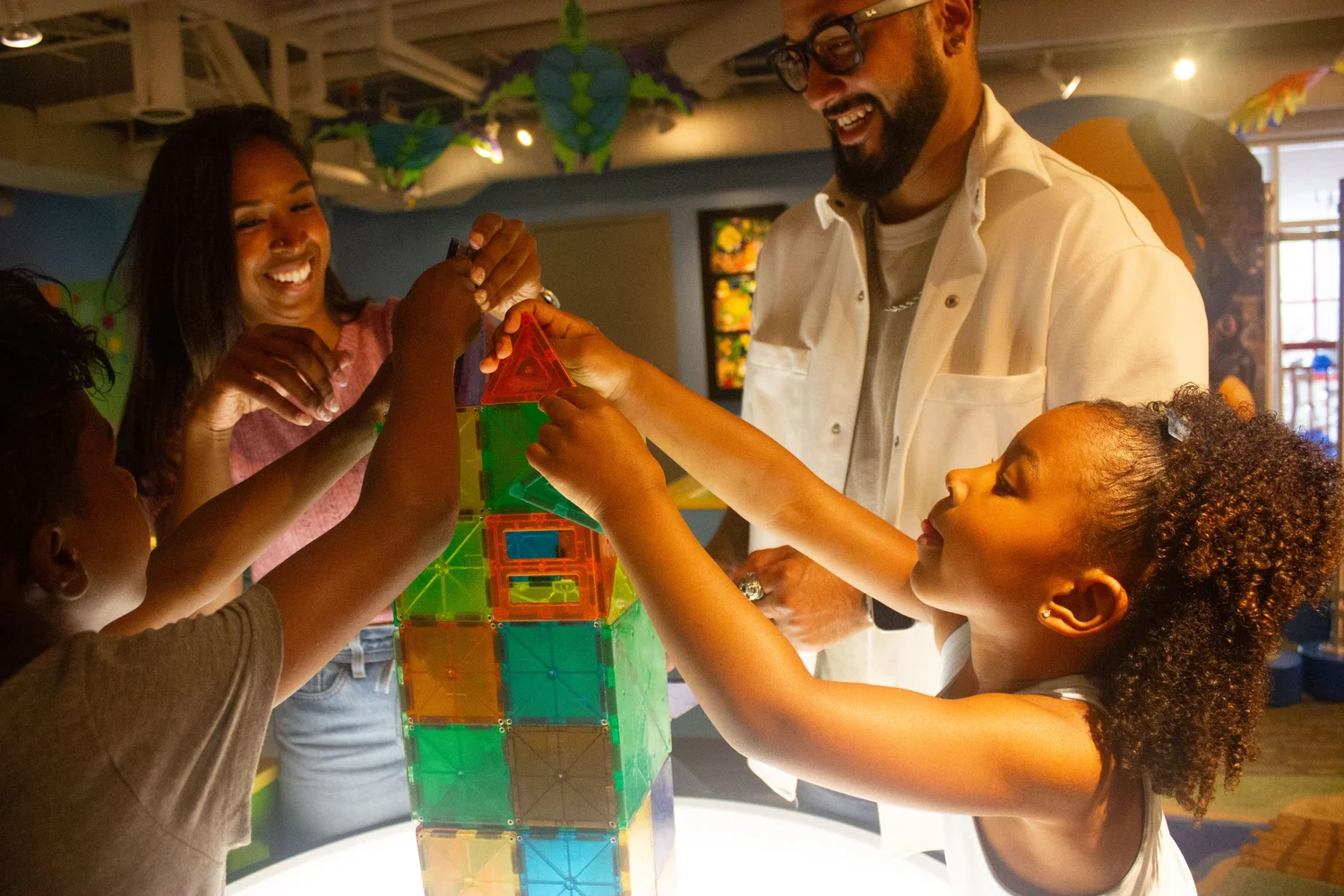 Families enjoying the Ann Arbor Hands-On Museum and Leslie Science & Nature Center