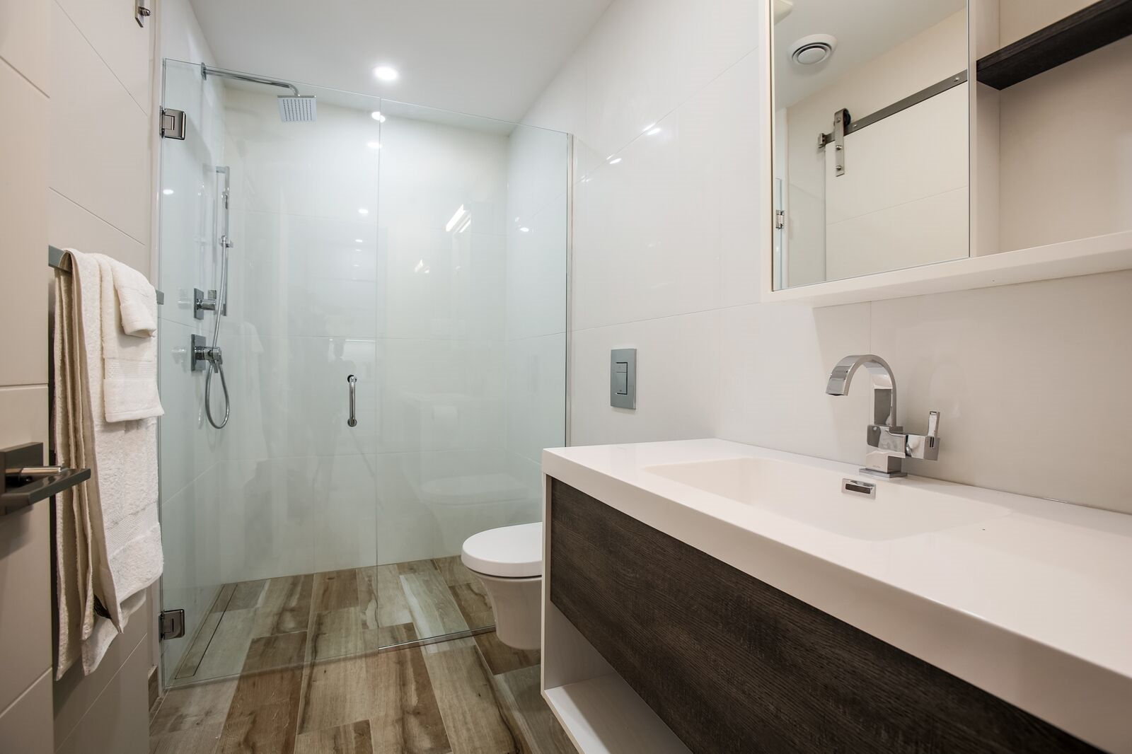 Ottawa's Glass and Mirror Leader Mirror Works Inc.