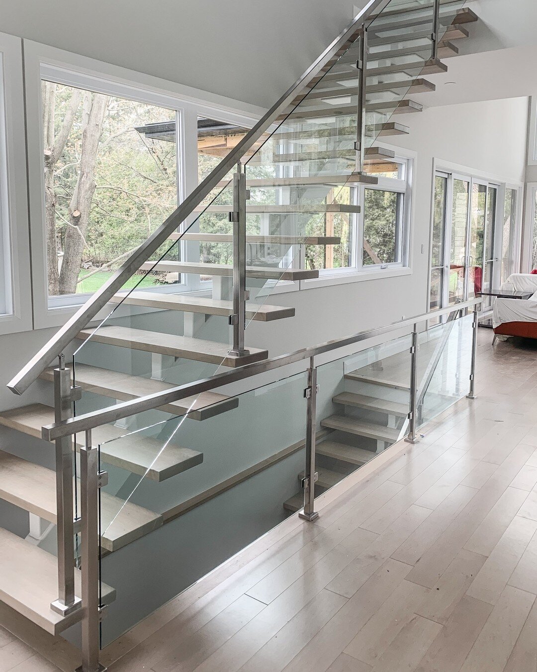 Modern Glass Railing 🖤