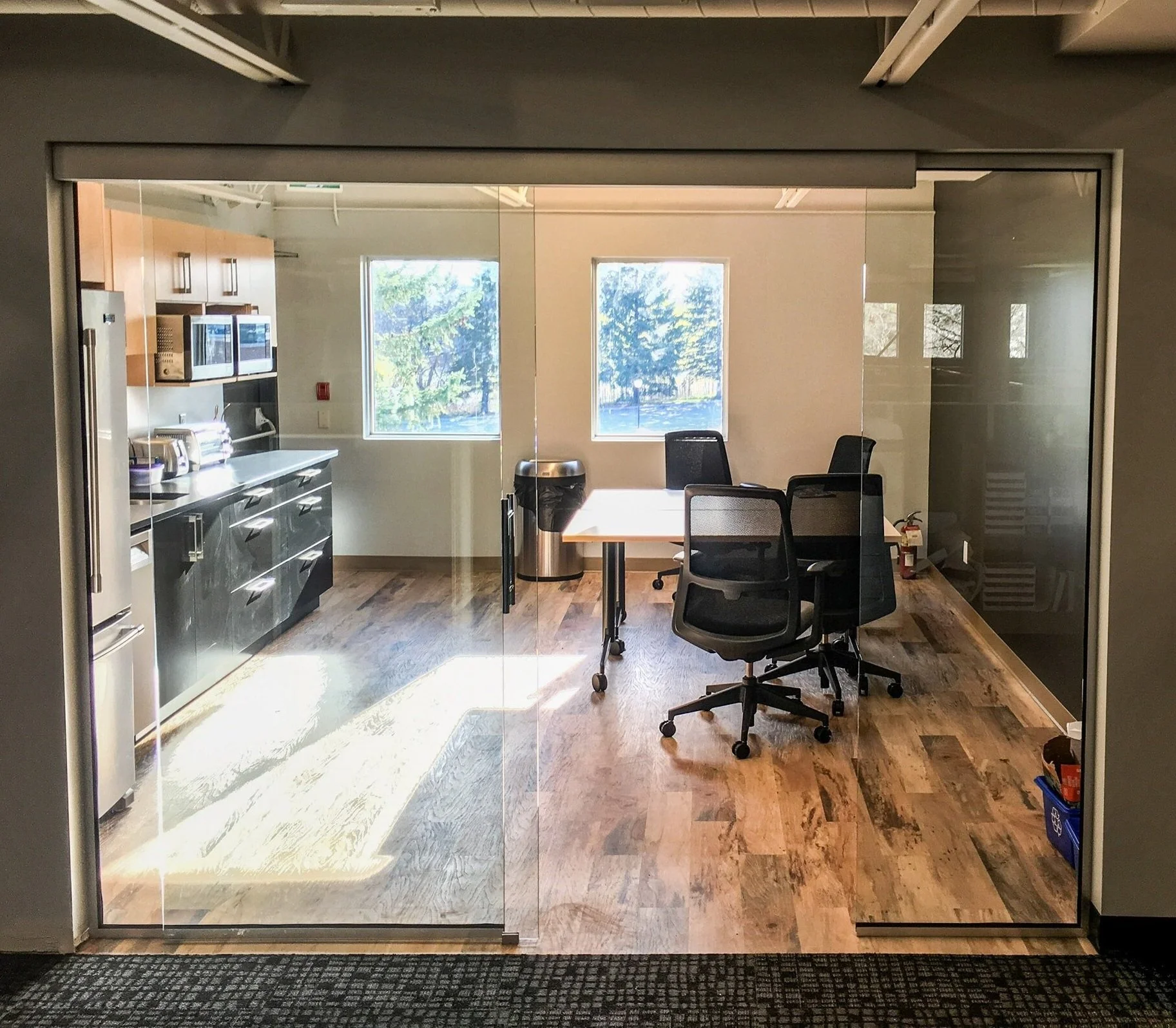 Top 5 Benefits of Glass Enclosures in Ottawa Offices