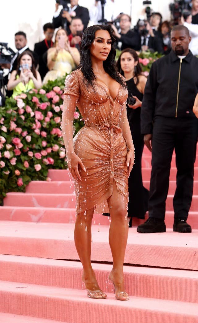 kim-kardashian-mugler-dress-met-gala-07-05-2019.jpg