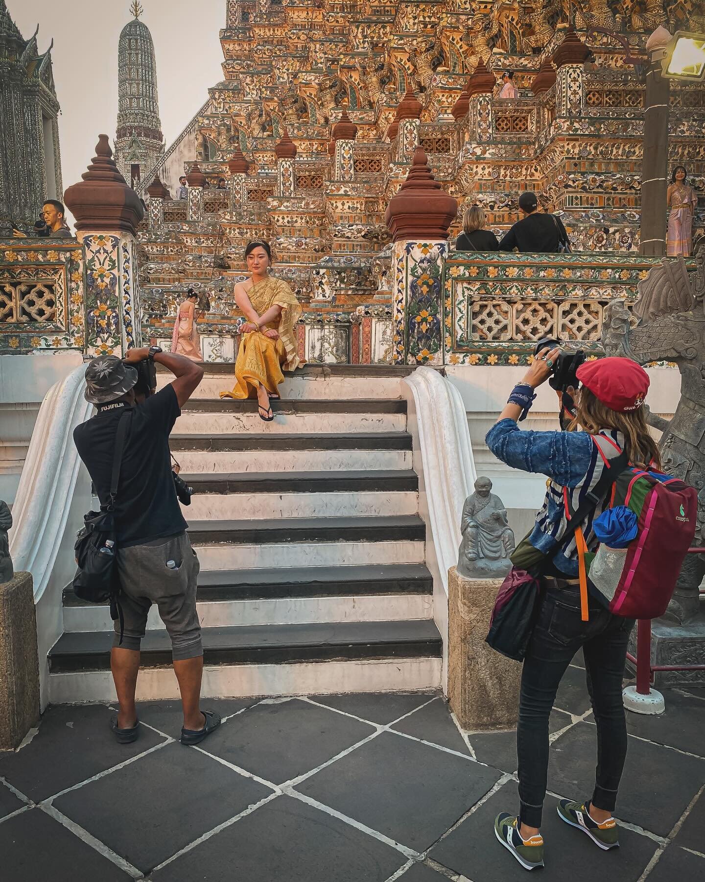 #bangkok #thailand #visitthailand 
#winterthailand #portraitphotography
#33trekking #natgeo #natgeotravel
#photography #worldtravel #shotoniphone #travelphotography #travelandleisureasia #livelaughlove #adobe #lightroom #photoblog  #tourism #thailife