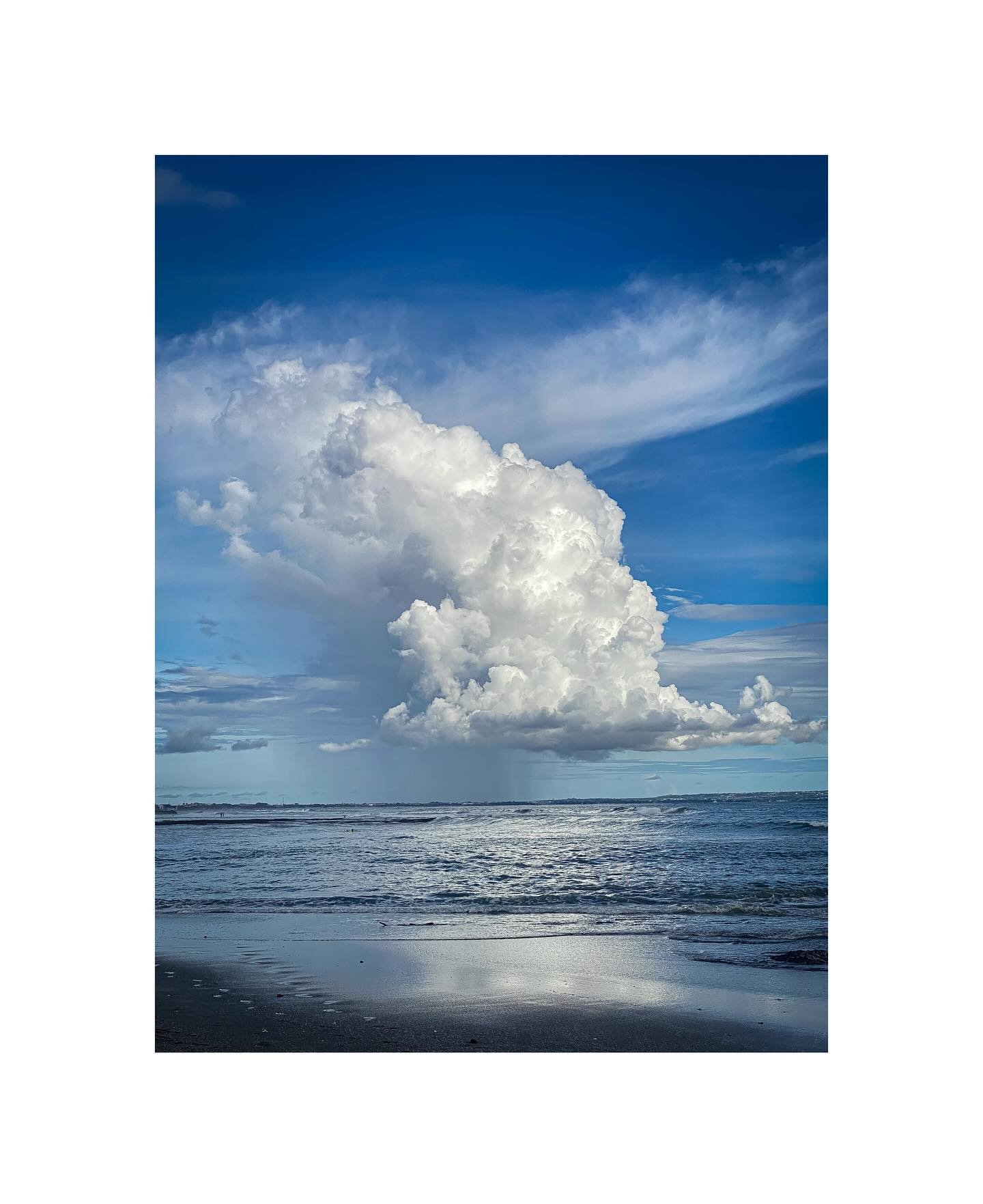 #bali #beach #clouds #indonesia #33trekking #livelaughlove #travel #adventure #backpacking #explore #photography #travelphotography #blog #nomadic #liveauthentic #worldtravel #artofvisuals #scenic #natgeo  #danajonchappelle #shotoniphone #sunrise