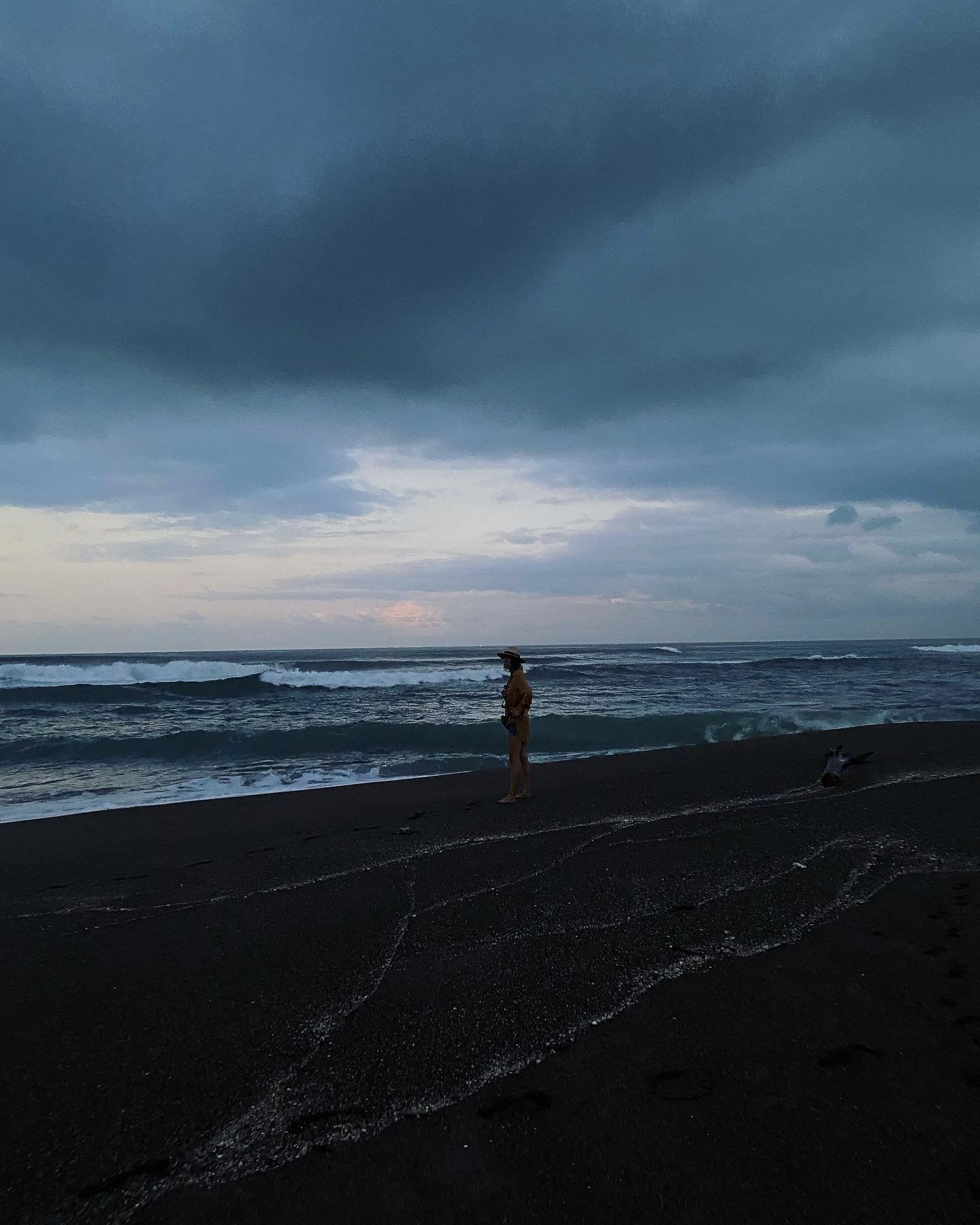#bali #sunrise #indonesia #33trekking #livelaughlove #travel #adventure #backpacking #explore #photography #travelphotography #blog #nomadic #liveauthentic #worldtravel #artofvisuals #scenic #natgeo  #danajonchappelle #shotoniphone #notavideo