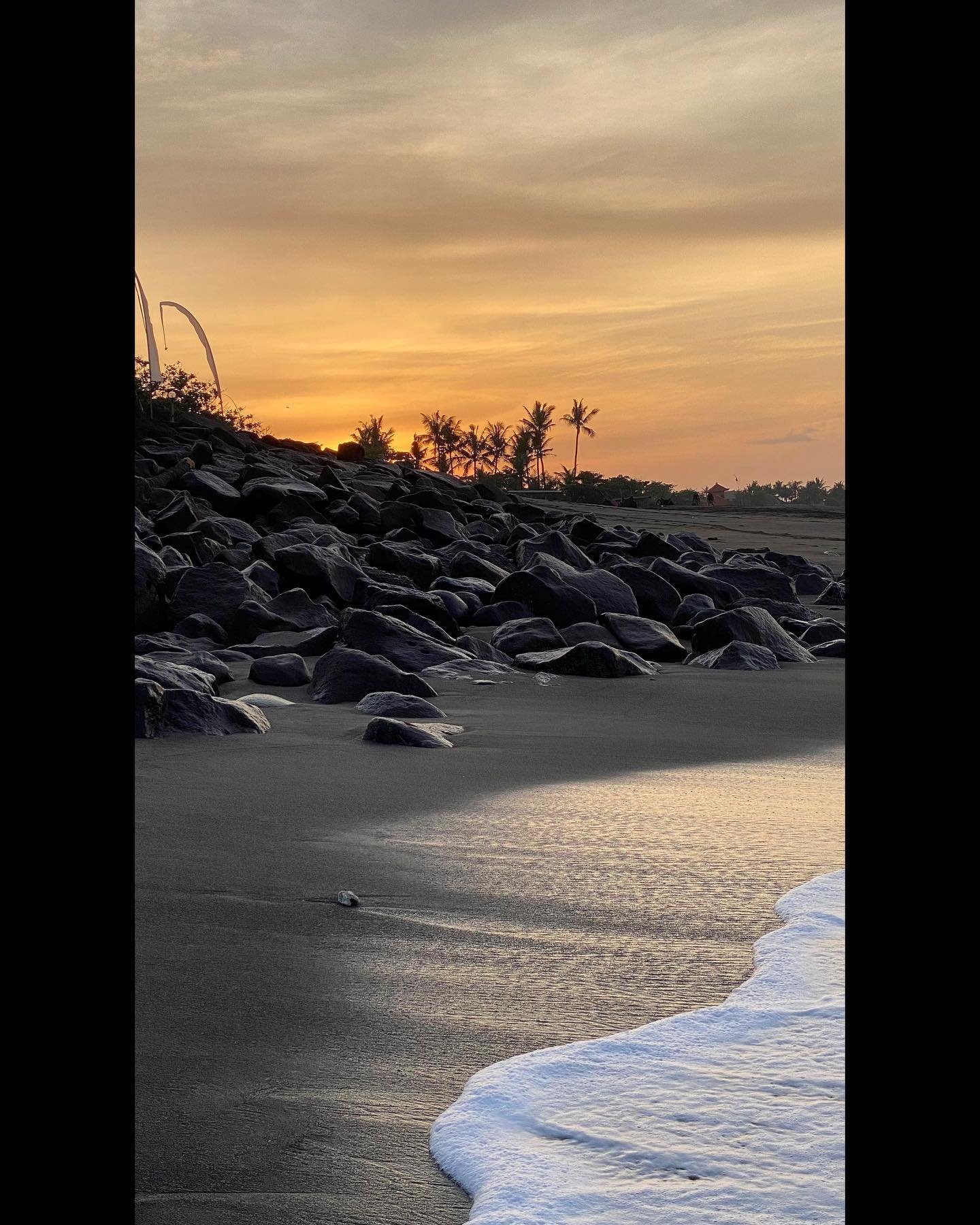 #bali #sunrise #indonesia #33trekking #livelaughlove #travel #adventure #backpacking #explore #photography #travelphotography #blog #nomadic #liveauthentic #worldtravel #artofvisuals #scenic #natgeo #blog #page #danajonchappelle #shotoniphone