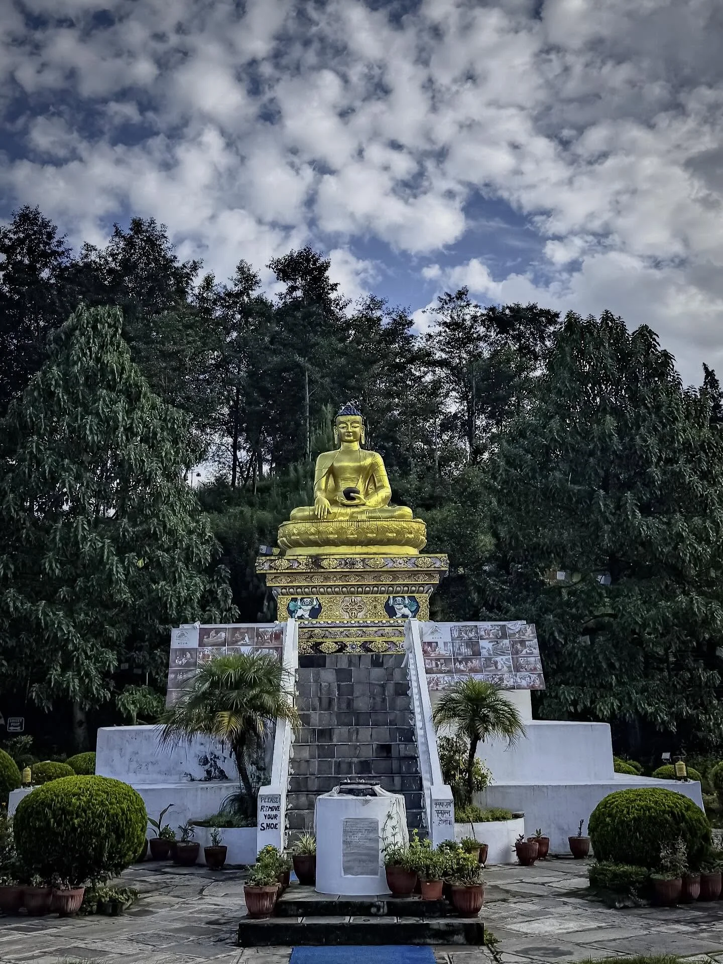 #nepal #kathmand&uacute; #himalaya #boudhanathstupa #33trekking #livelaughlove #travel #adventure #backpacking #explore #photography #travelphotography #blog #nomadic #liveauthentic #worldtravel #artofvisuals #scenic #natgeo  #danajonchappelle #shoto
