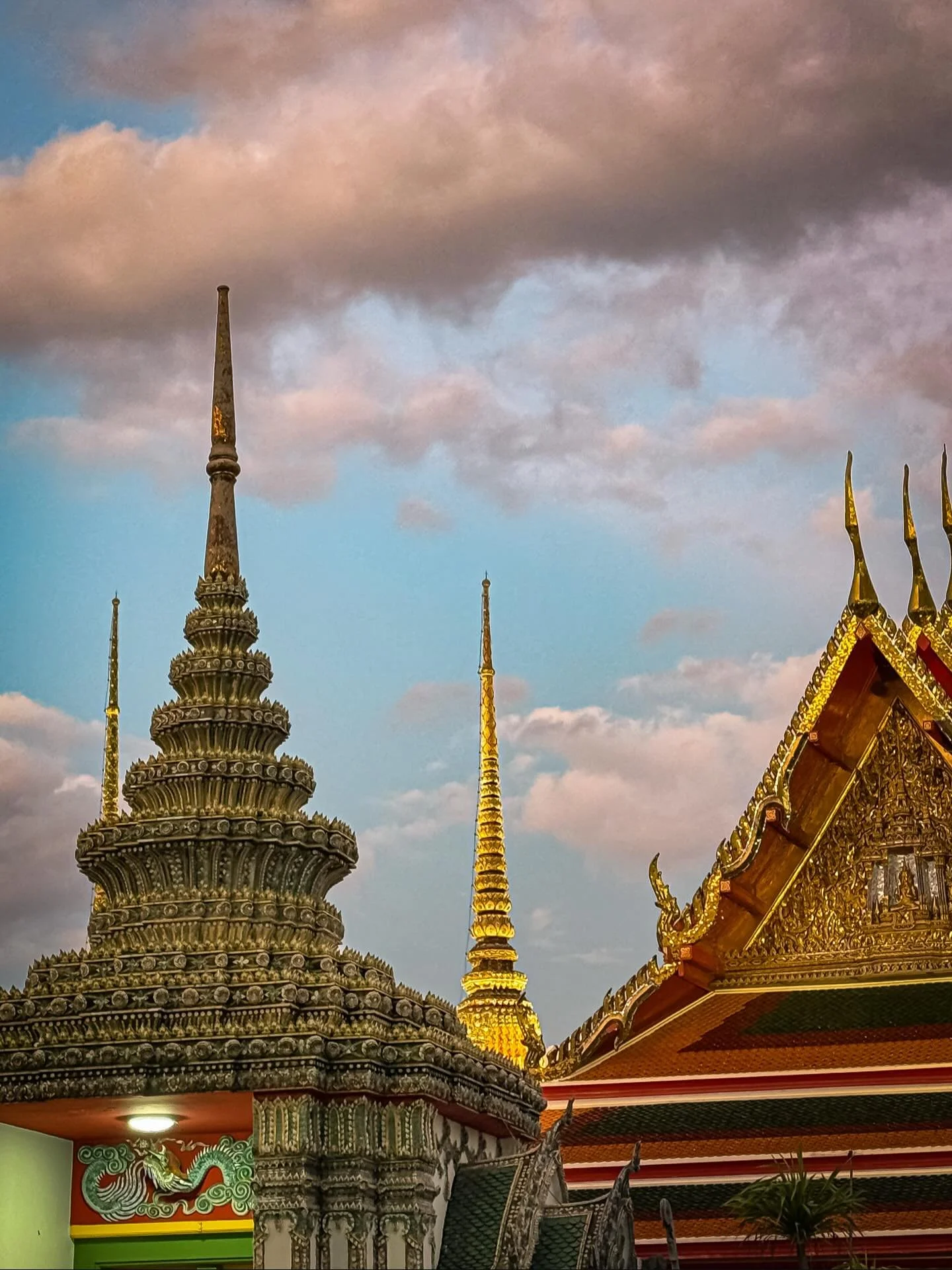 #bangkok #thailand #visitthailand  #summerthailand #portraitphotography
#33trekking #natgeo #natgeotravel
#photography #worldtravel #shotoniphone #travelphotography #travelandleisureasia #live laugh love #adobe #lightroom #photoblog #tourism #thailif