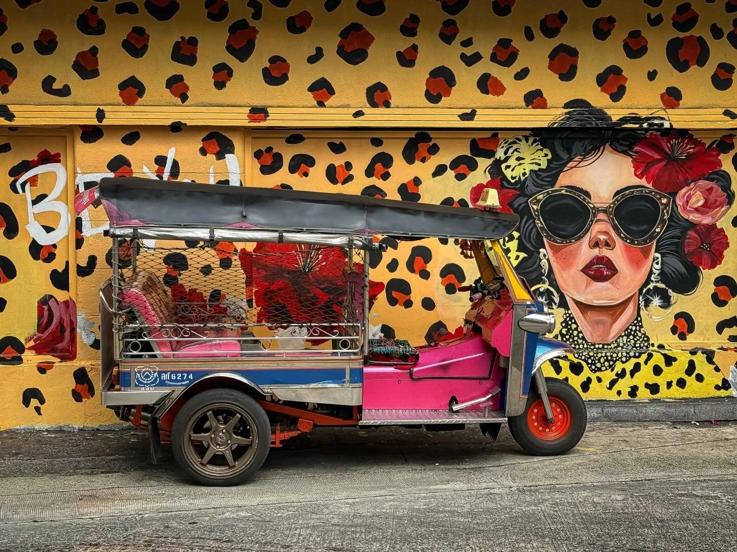 #bangkok #thailand #visitthailand 
#summerthailand #portraitphotography
#33trekking #natgeo #natgeotravel #streetart
#photography #worldtravel #shotoniphone #travelphotography #travelandleisureasia #live laugh love #adobe #lightroom #photoblog #touri