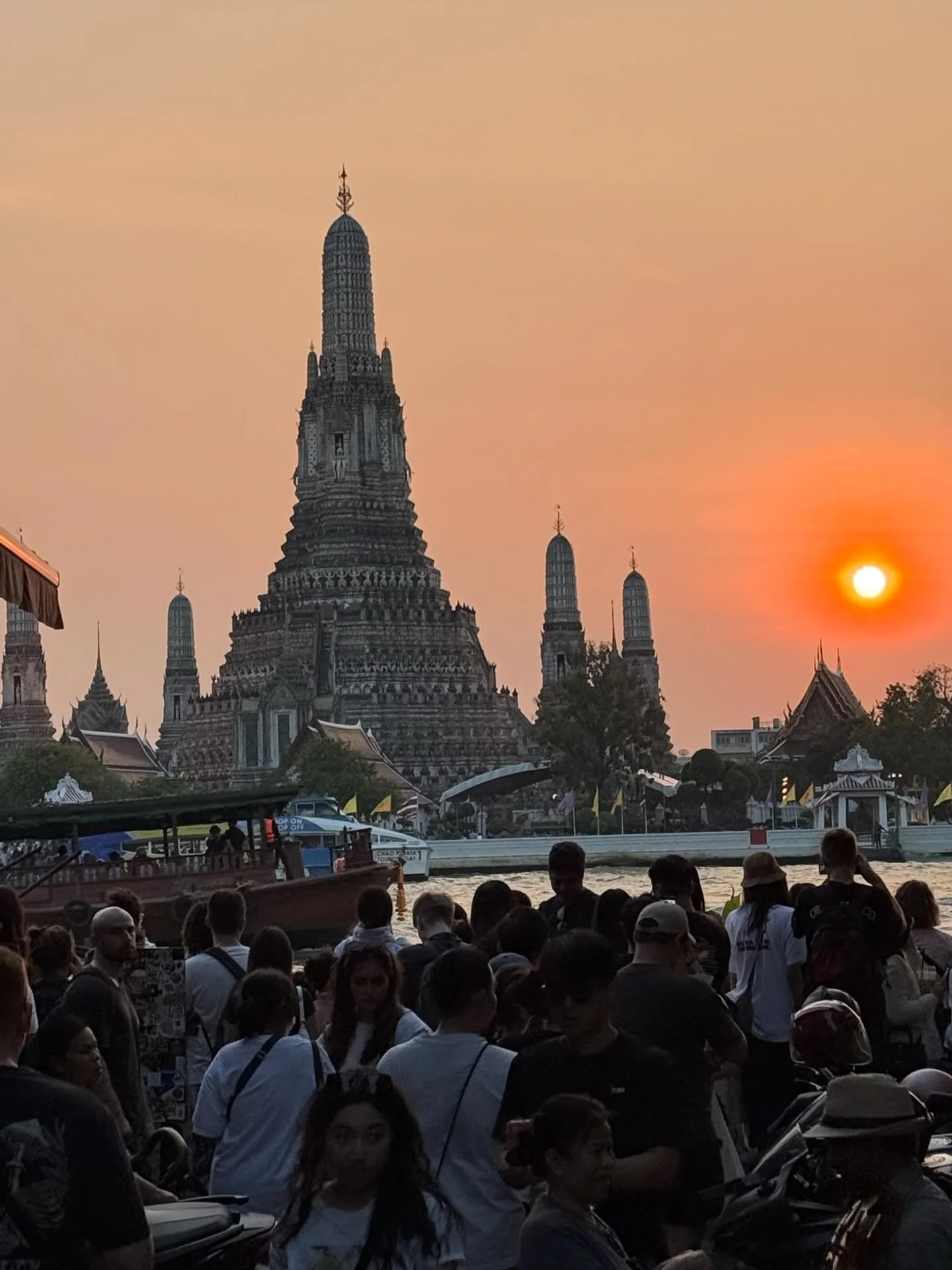 #sunset #watarun #thailand #bangkok