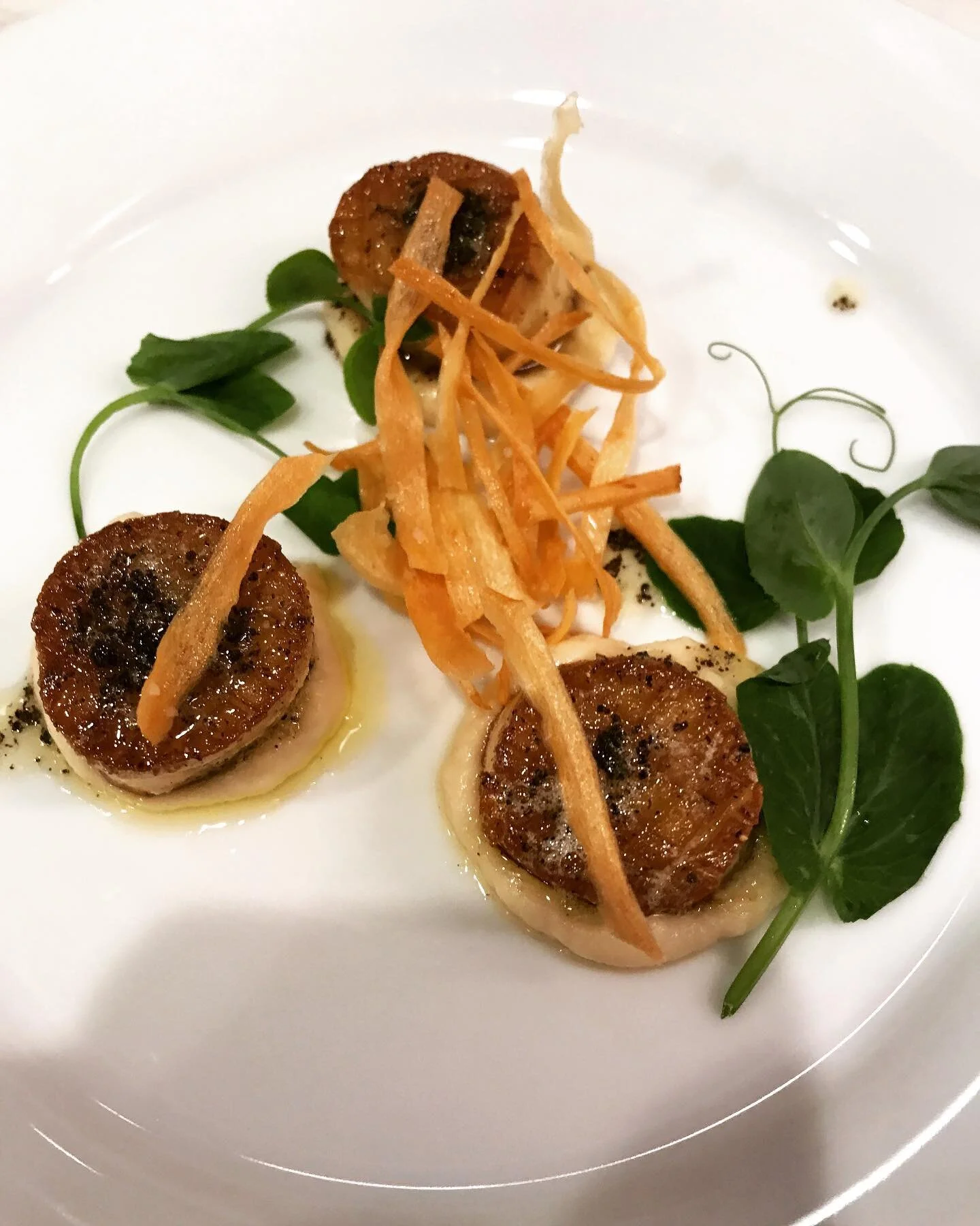 ❤️LOVE❤️
Last night I had the pleasure of cooking for a couple that wanted to celebrate their love at home. 
When creating this menu I had some apprehension, as love expressed in food can be so clichê and misrepresented. 
Grounding into grat