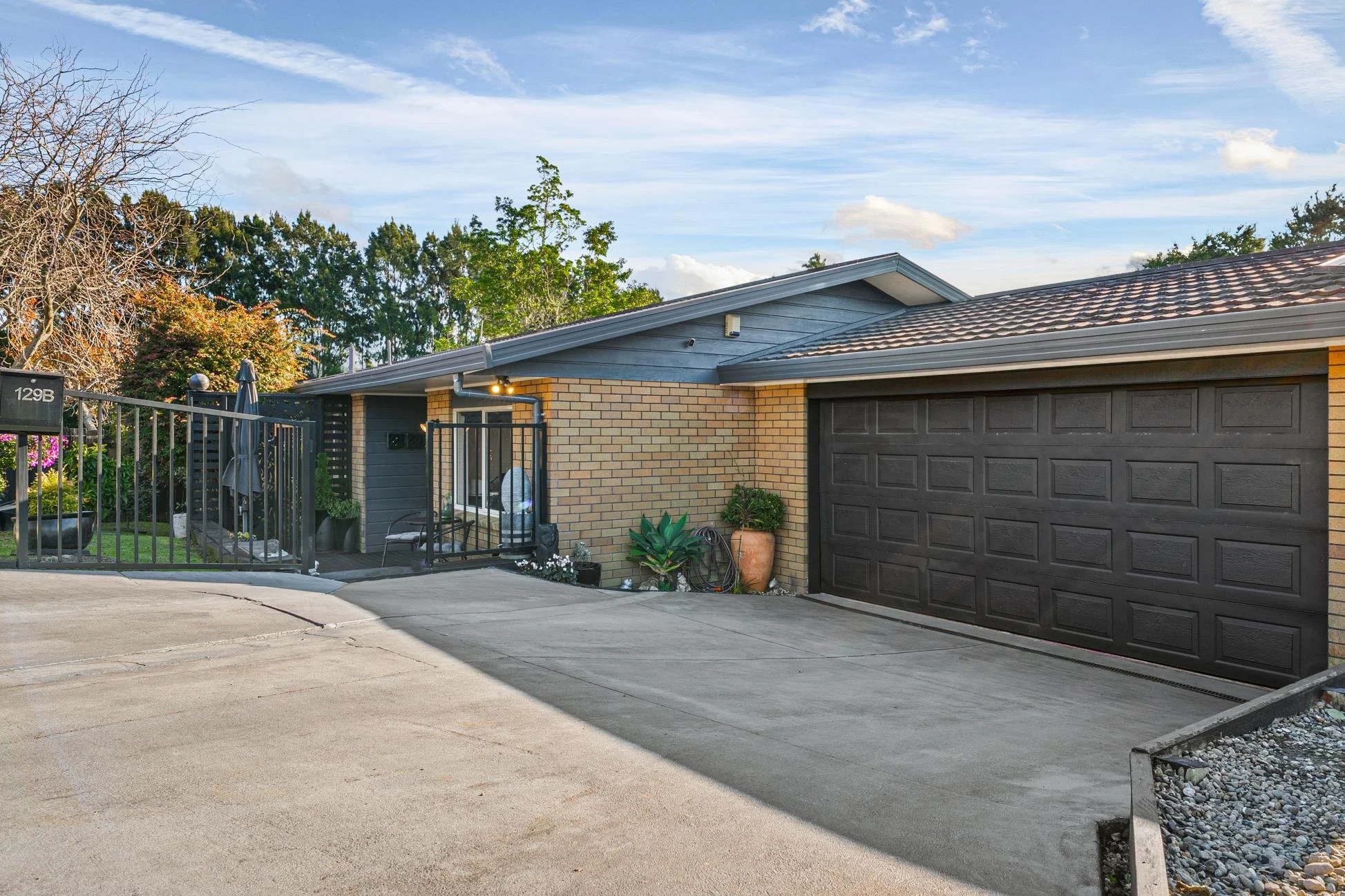 129b Parrs Cross Road 2.jpg