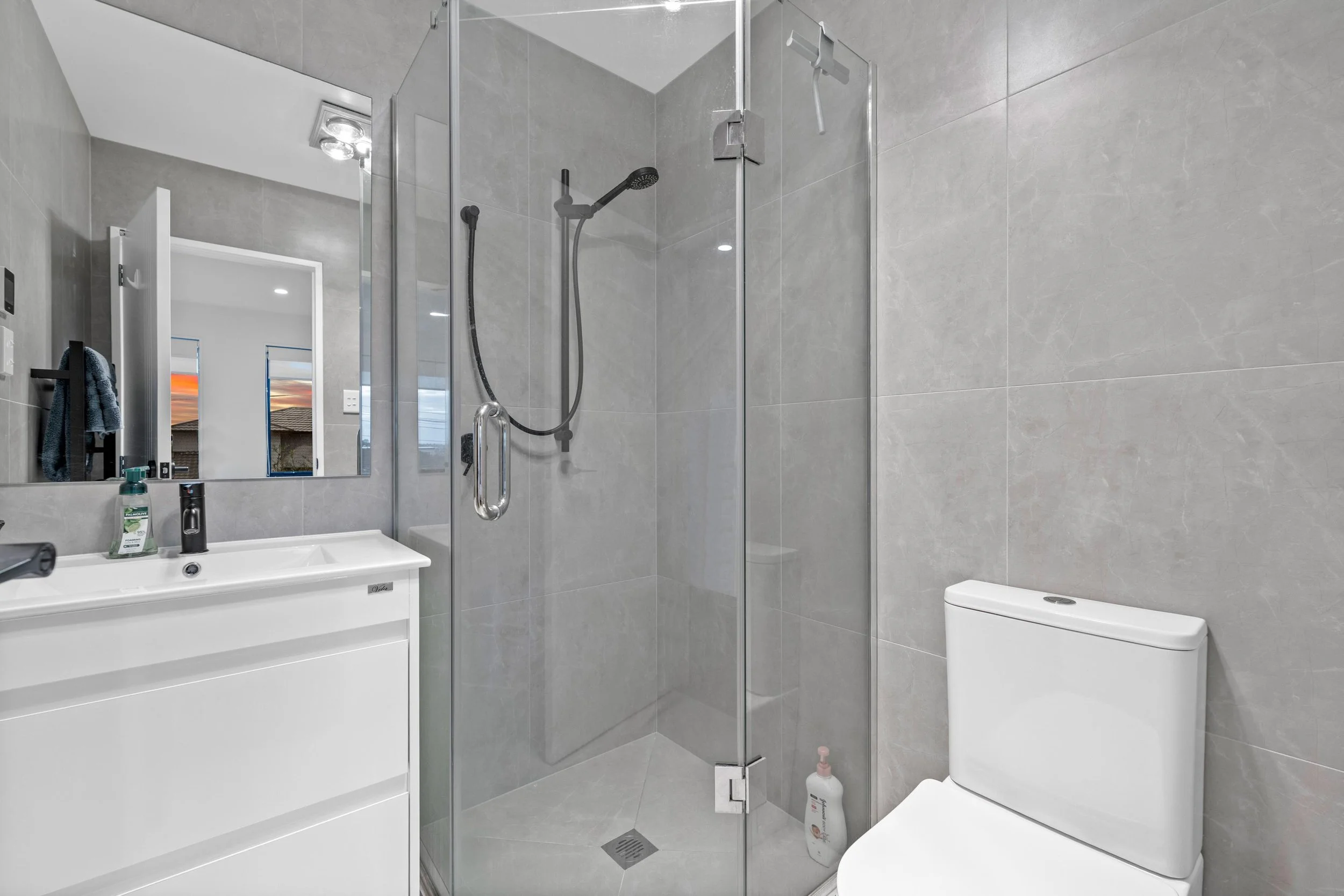 5-1A Royal View Road 13.jpg