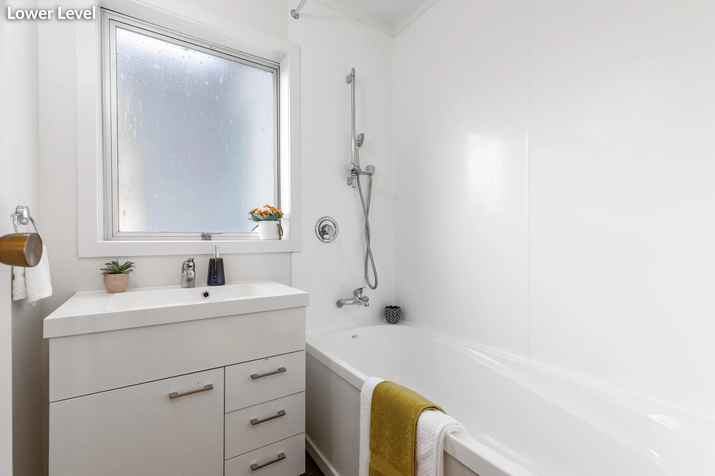 158 Hutchinson Avenue 13.jpg