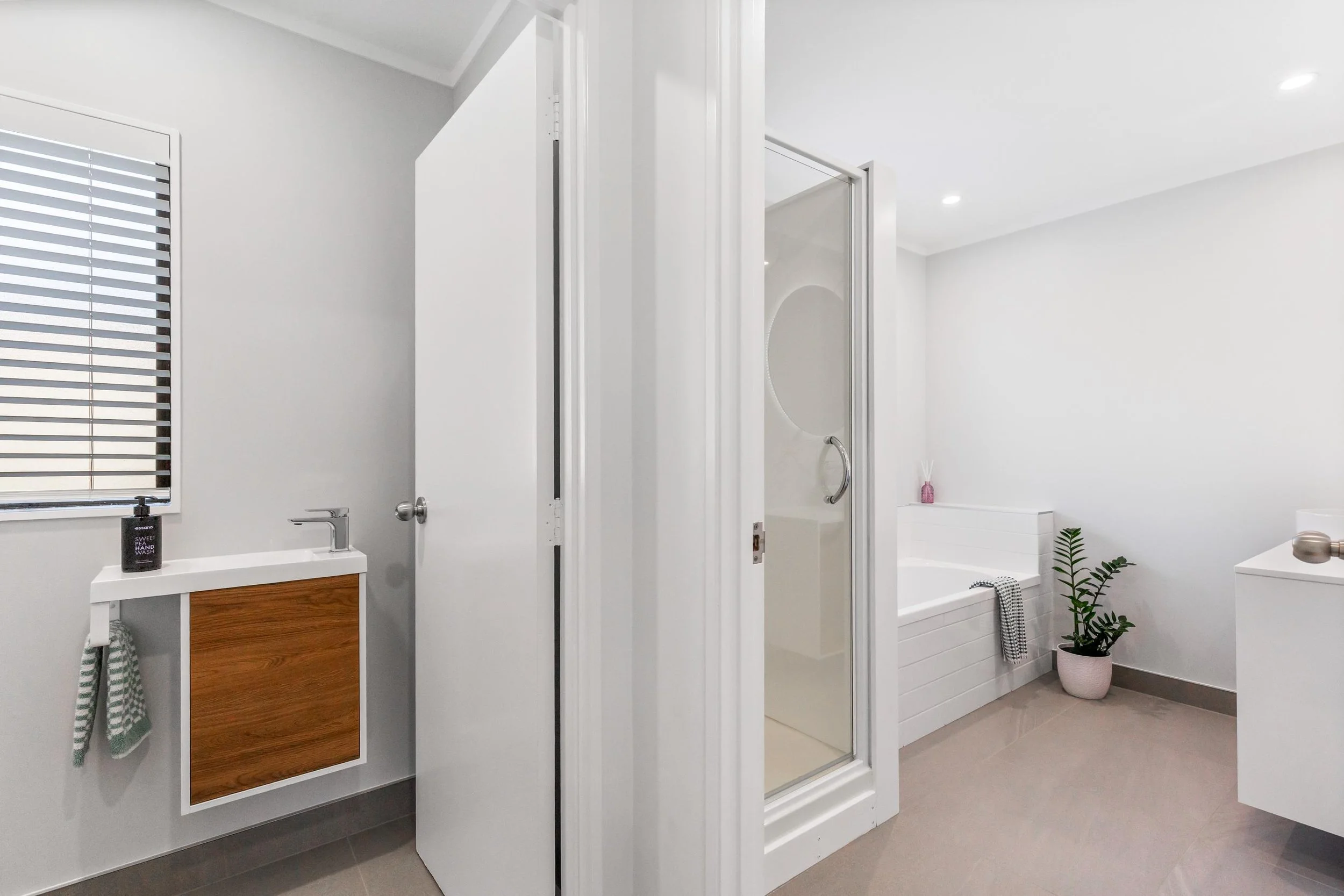 22 Matisse Drive 19.jpg