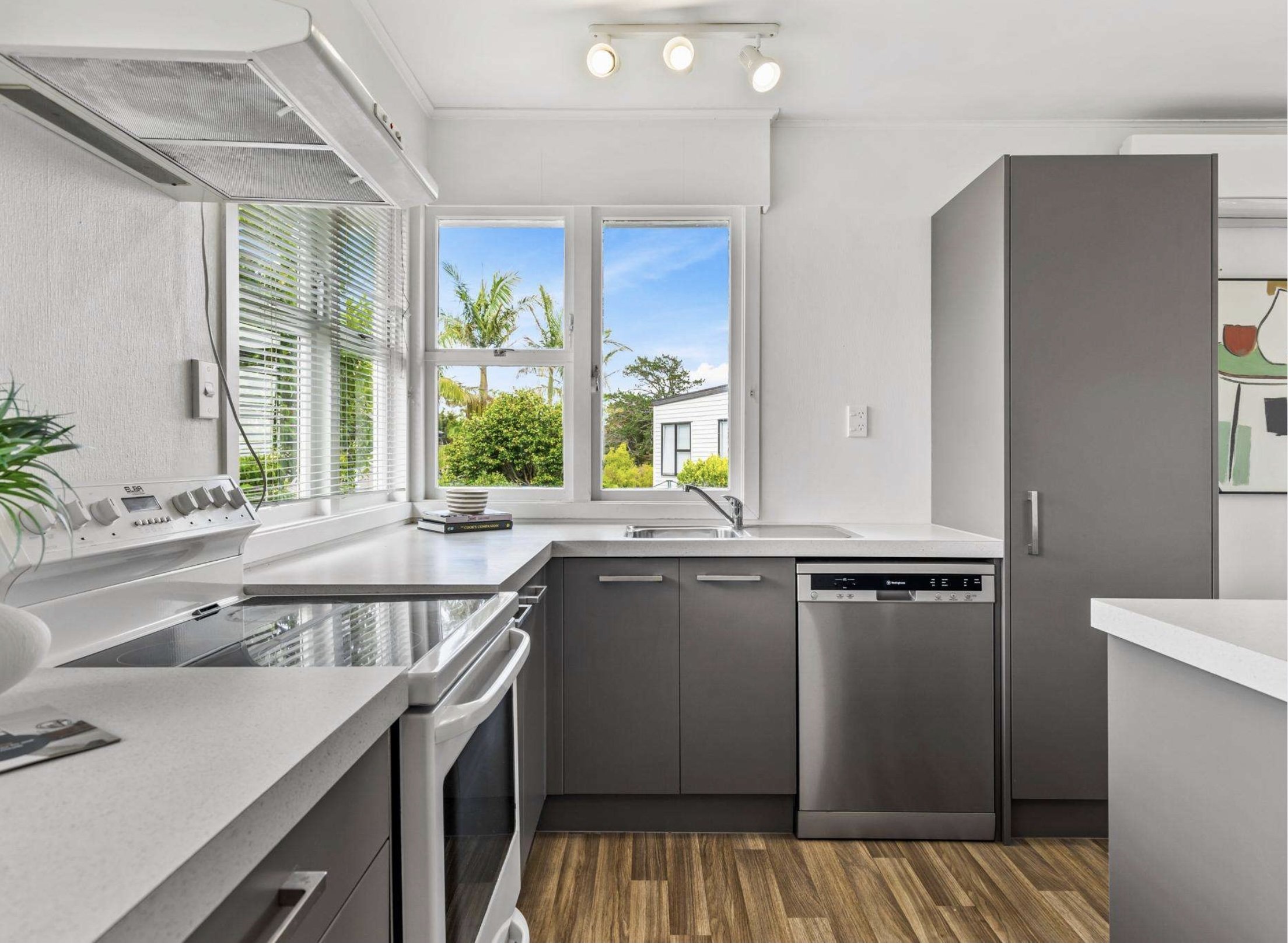 2-111 Hobsonville Road 8a.jpg