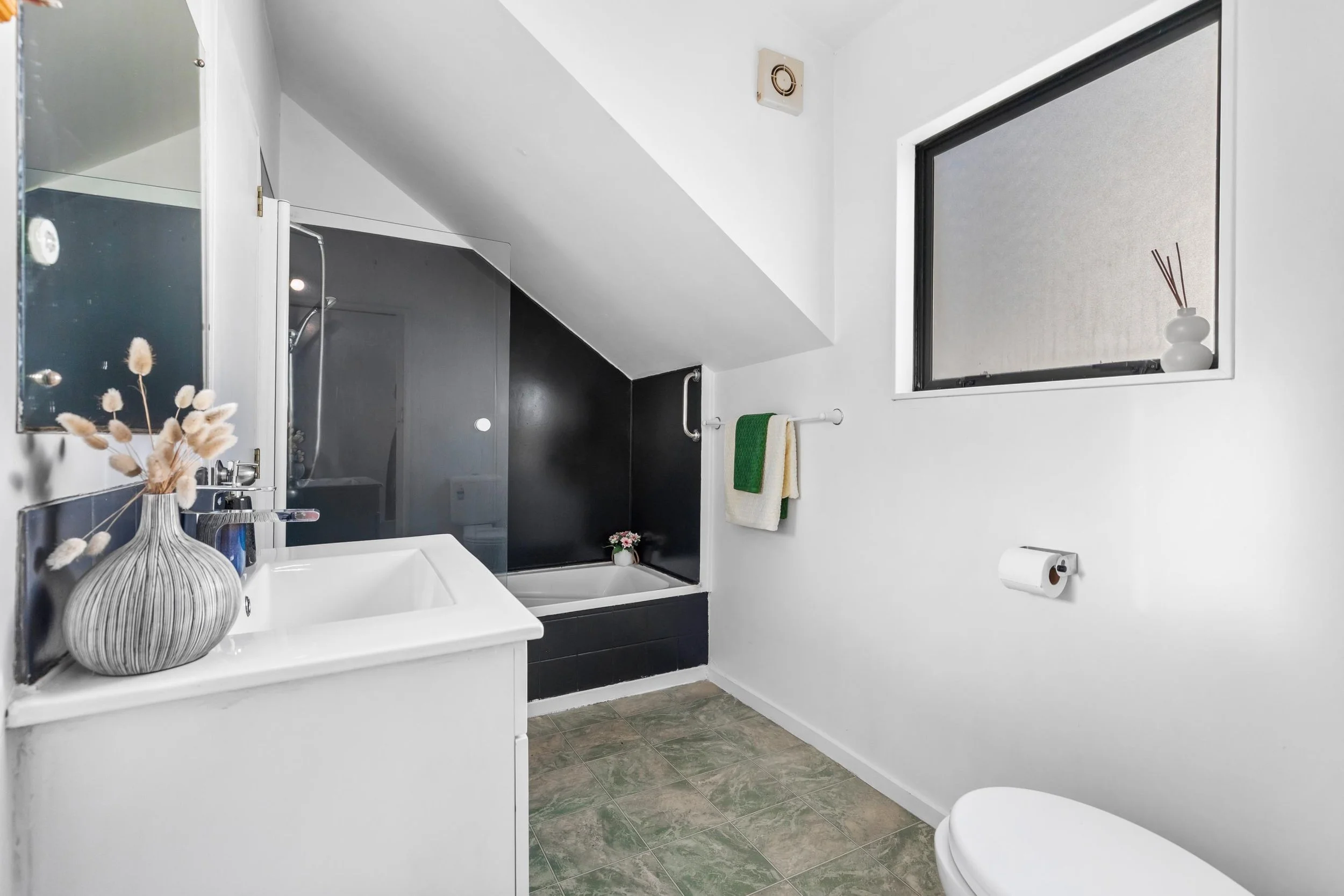 17-1 Melview Place 16.jpg