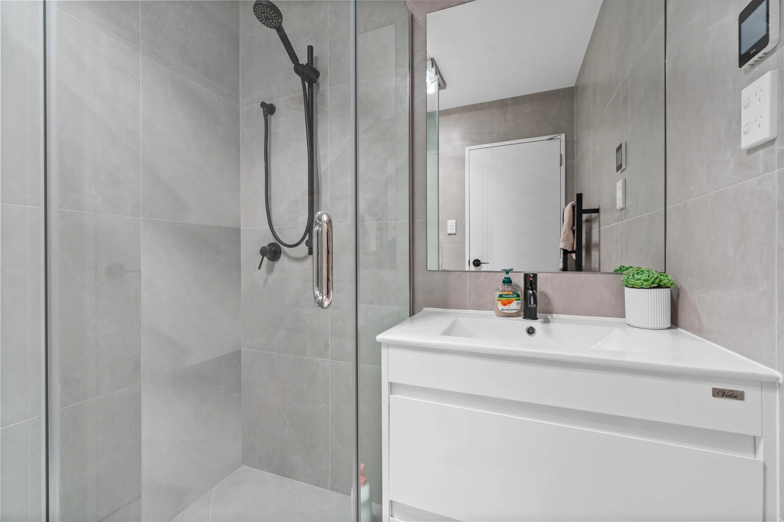 5-1A Royal View Road 14.jpg