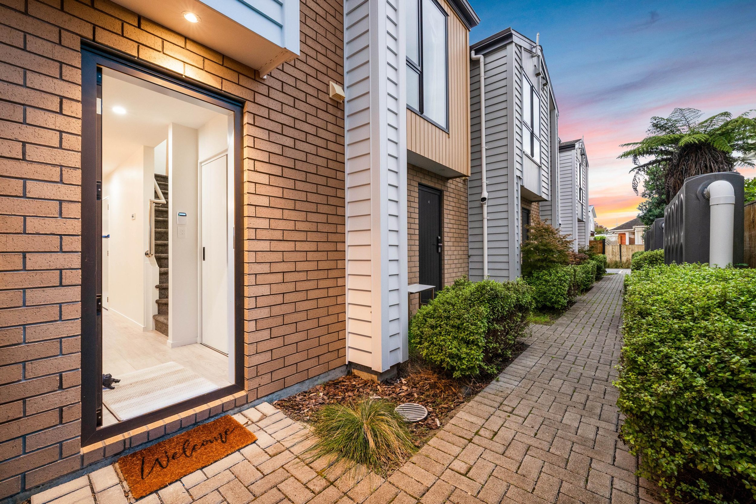 5-1A Royal View Road 5.jpg