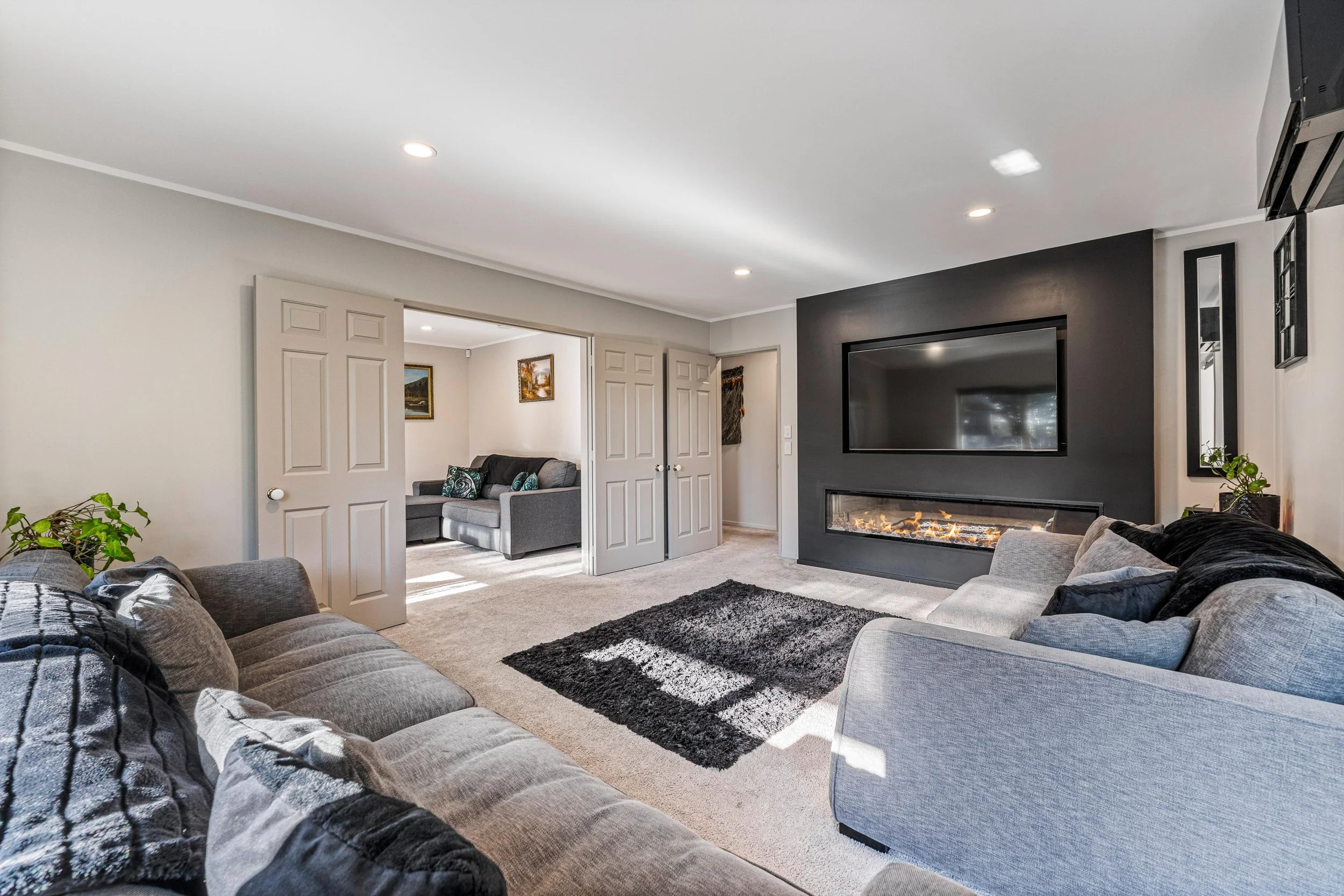 129b Parrs Cross Road 5.jpg