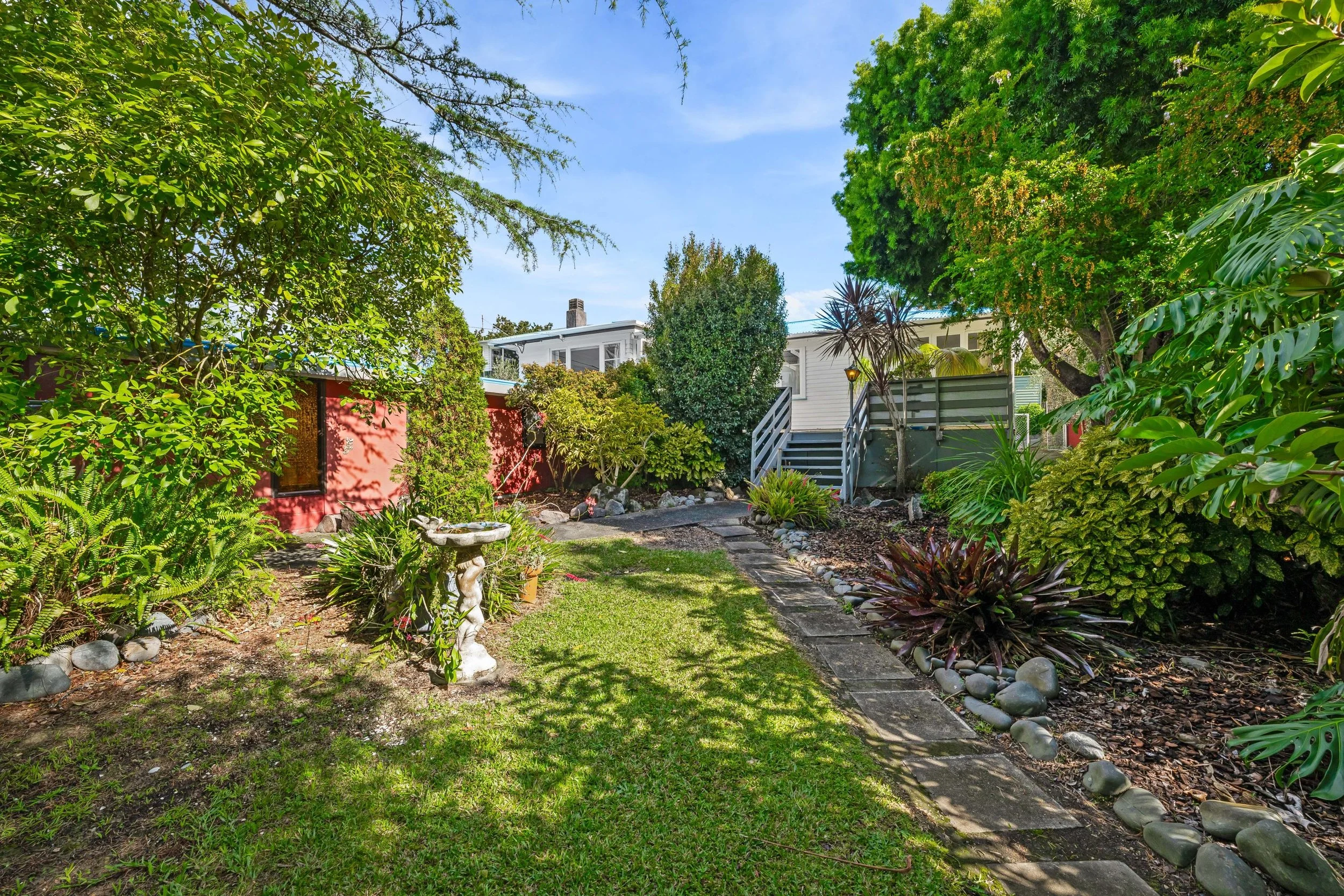 25 Lowtherhurst Road 2.jpg