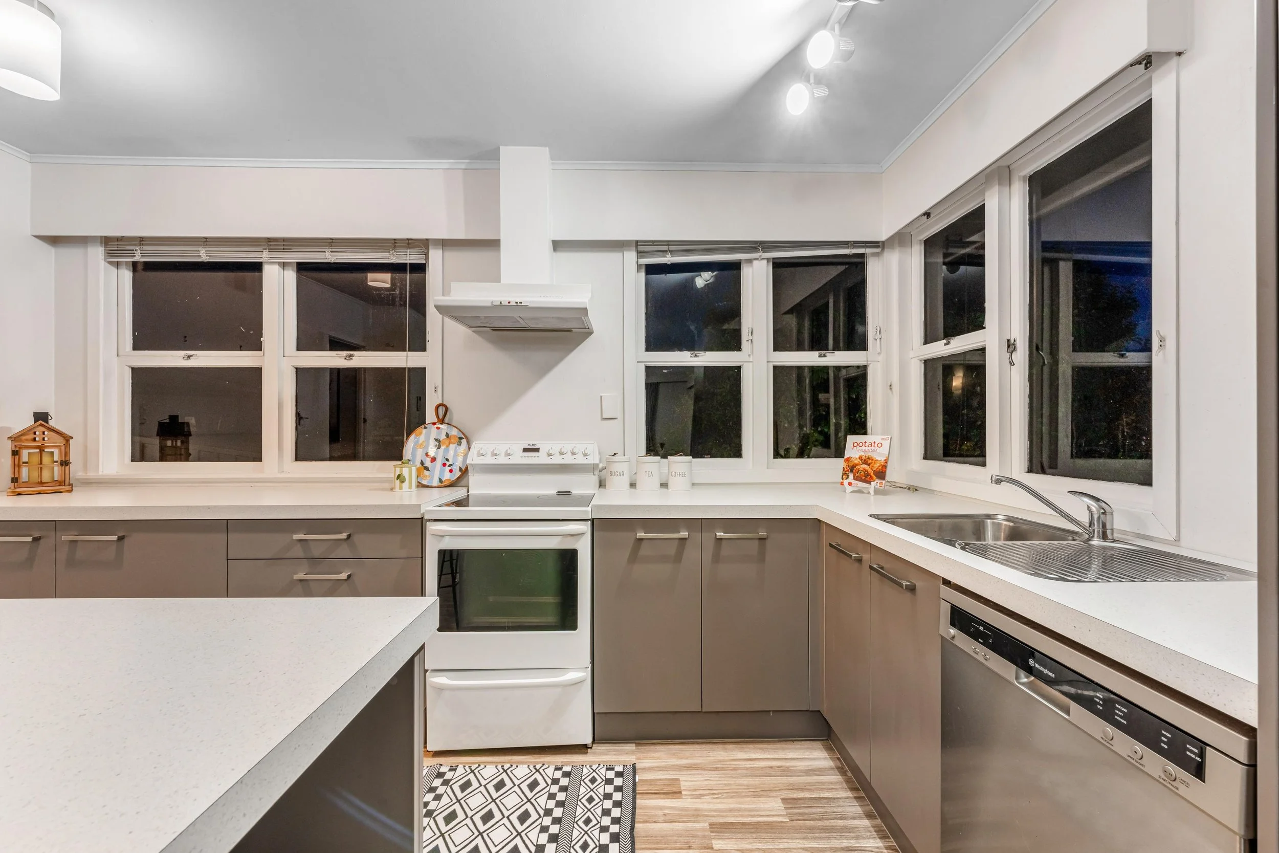 2-111 Hobsonville Road 8.jpg