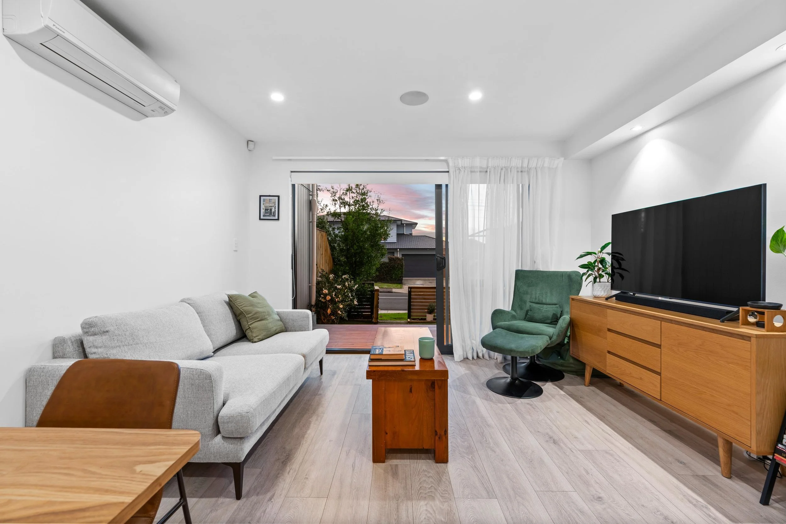 5-1A Royal View Road 3.jpg