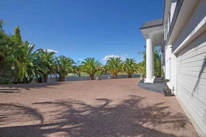 13 Belvedere Court 3.jpg