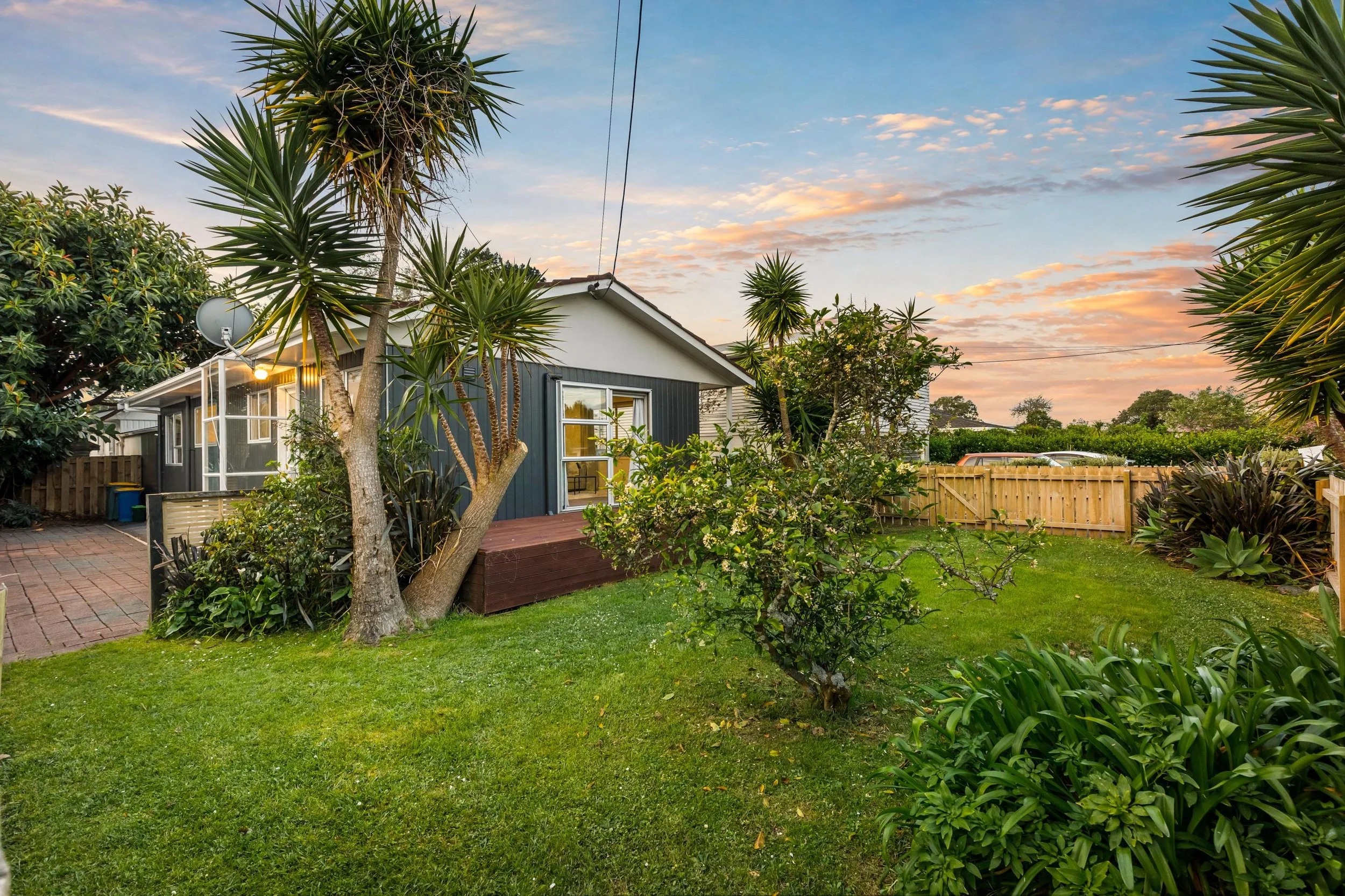 1-322 Royal Road 15a.jpg