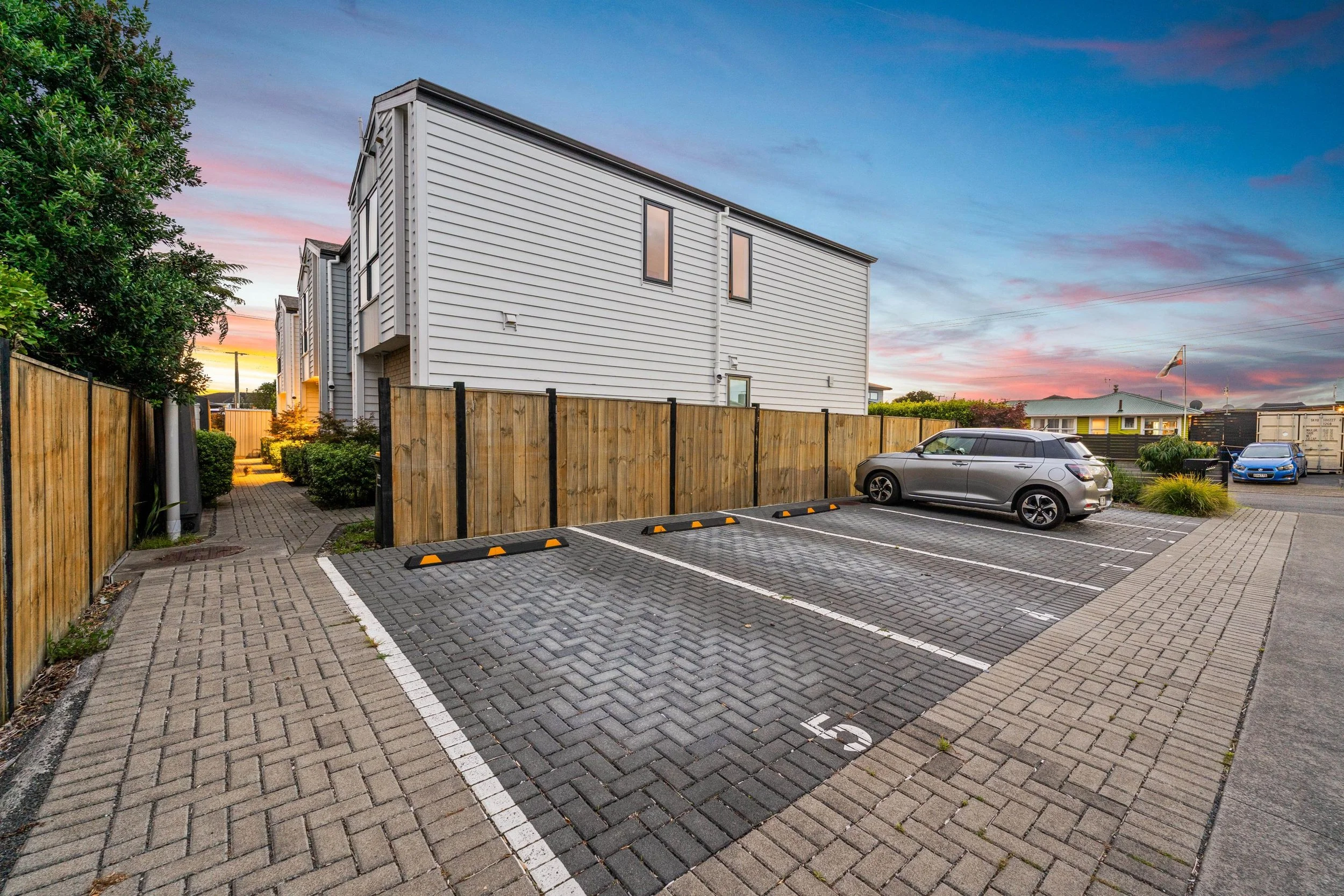 5-1A Royal View Road 18.jpg