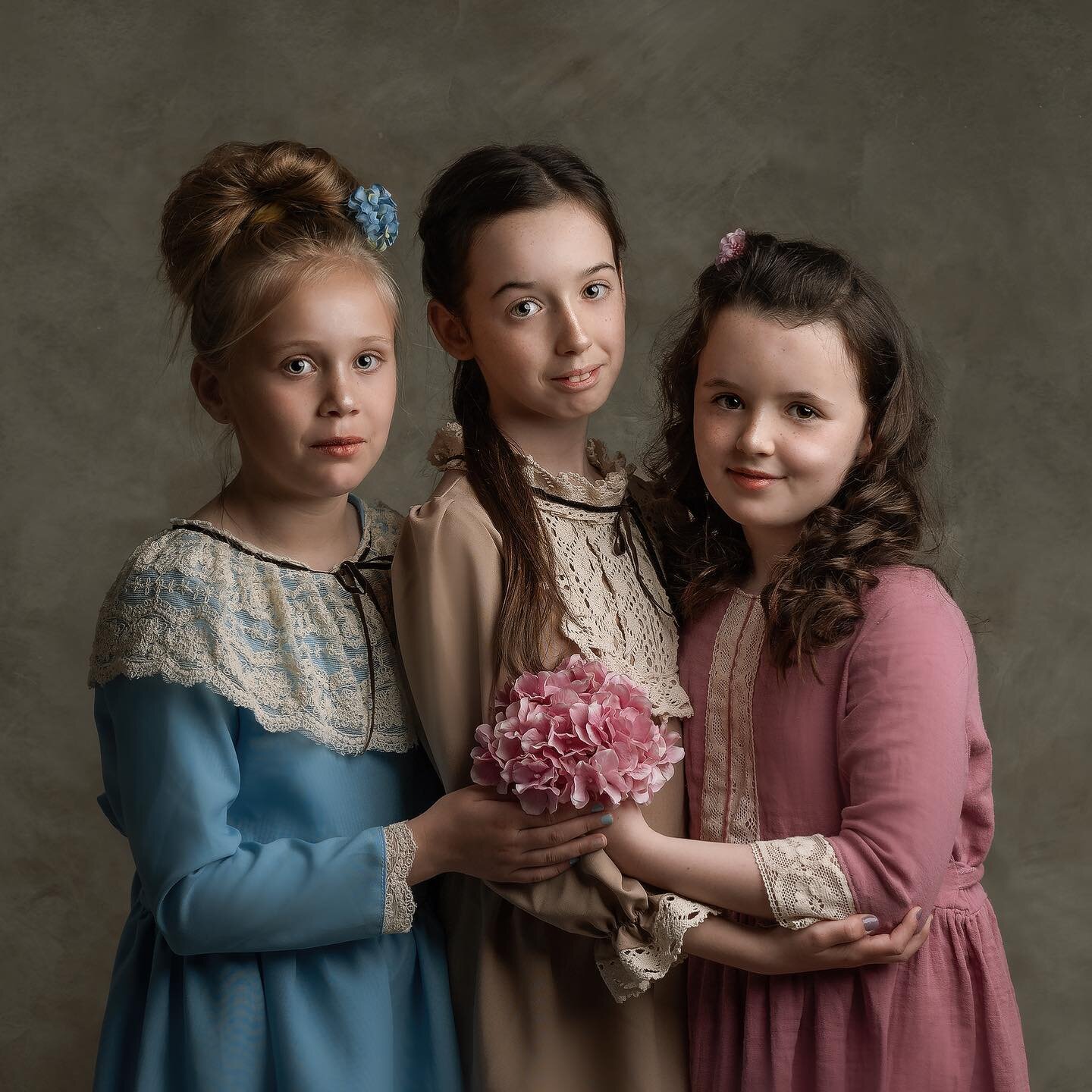 Little women, friends forever. Vintage portrait. 
#fineartchildren #fineartchildrenphotography #galleryofrefinedarts #littlewomen #alwayslearning #passionforvintage #friendsforever❤️ #studiophotography #meath #dublin #galway