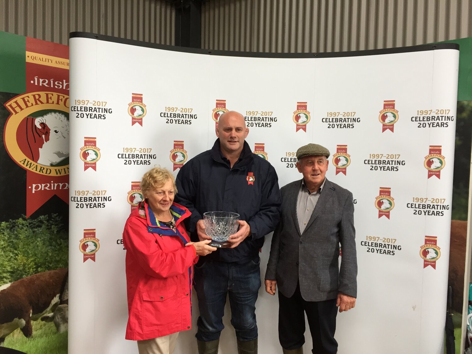Vincent Foley with his wife Shiela receiving Irish Hereford Prime Farmer of the Year 2017.