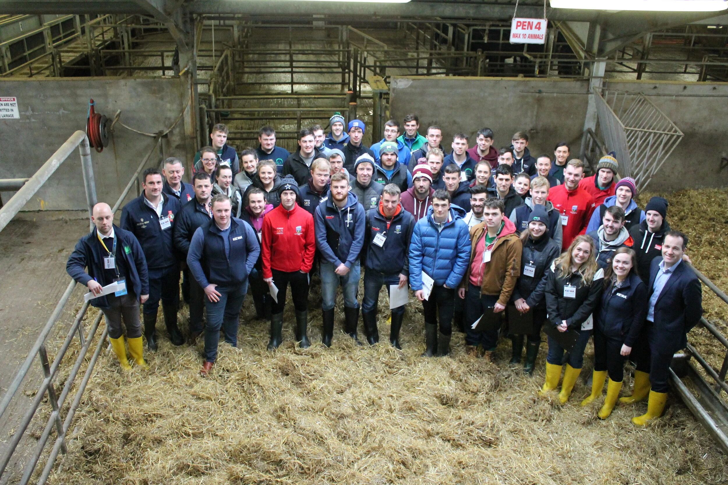 UCD students in Clonee lairage 2019 .JPG