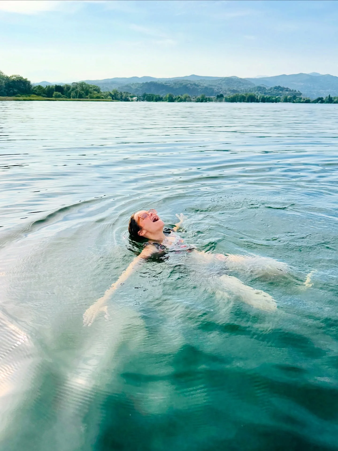Arrivederci Lago Mago, ciao bella Italia 😘👋. Die Batterien sind wieder aufgeladen, der Bauch voller 🍕, das Herz sonnengew&auml;rmt. B&uuml;cher lesen war nicht viel drin, daf&uuml;r umso mehr Tretboot- und SUP-Fahrten, Muschel tauchen, Beach Ball,