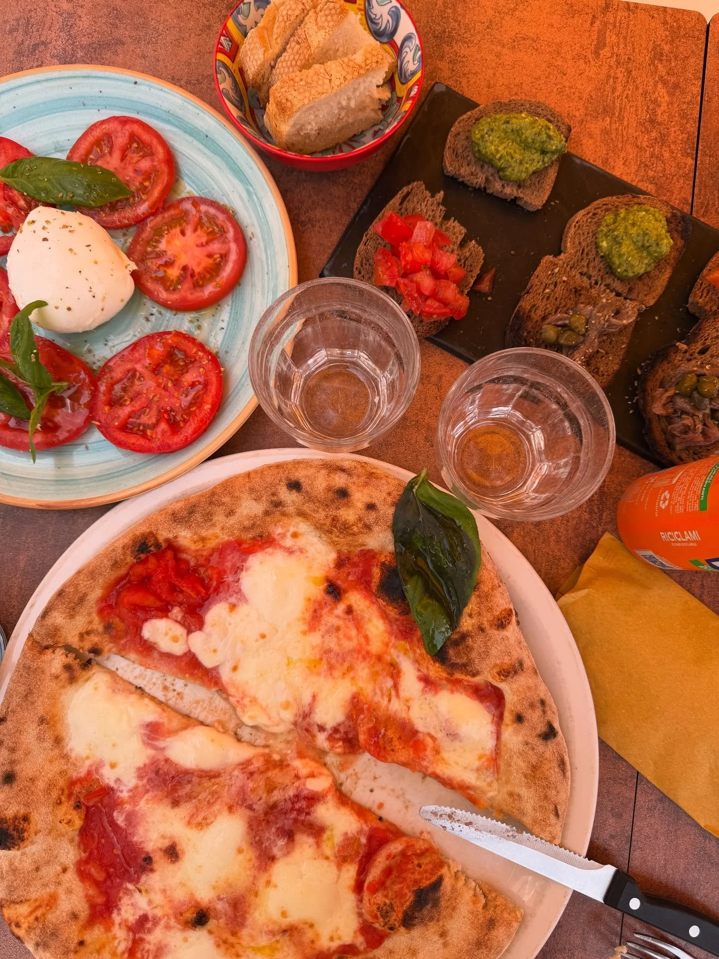 Ligurien, wilde Sch&ouml;nheit. 💦🐚🦎

Nicht auf dem Fotos:
🐗 eine Wildschweinfamilie in einem Flussdelta entdeckt
🐍 eine schwarzgelbe Schlange vor dem Fr&uuml;hst&uuml;ck (kein Witz!)
🪲 Insekten in schillernden Outfits &ndash; Shoutout an Schein