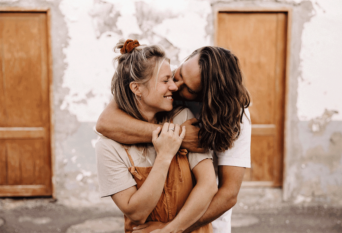 Flo & Casper_GIF_2.gif