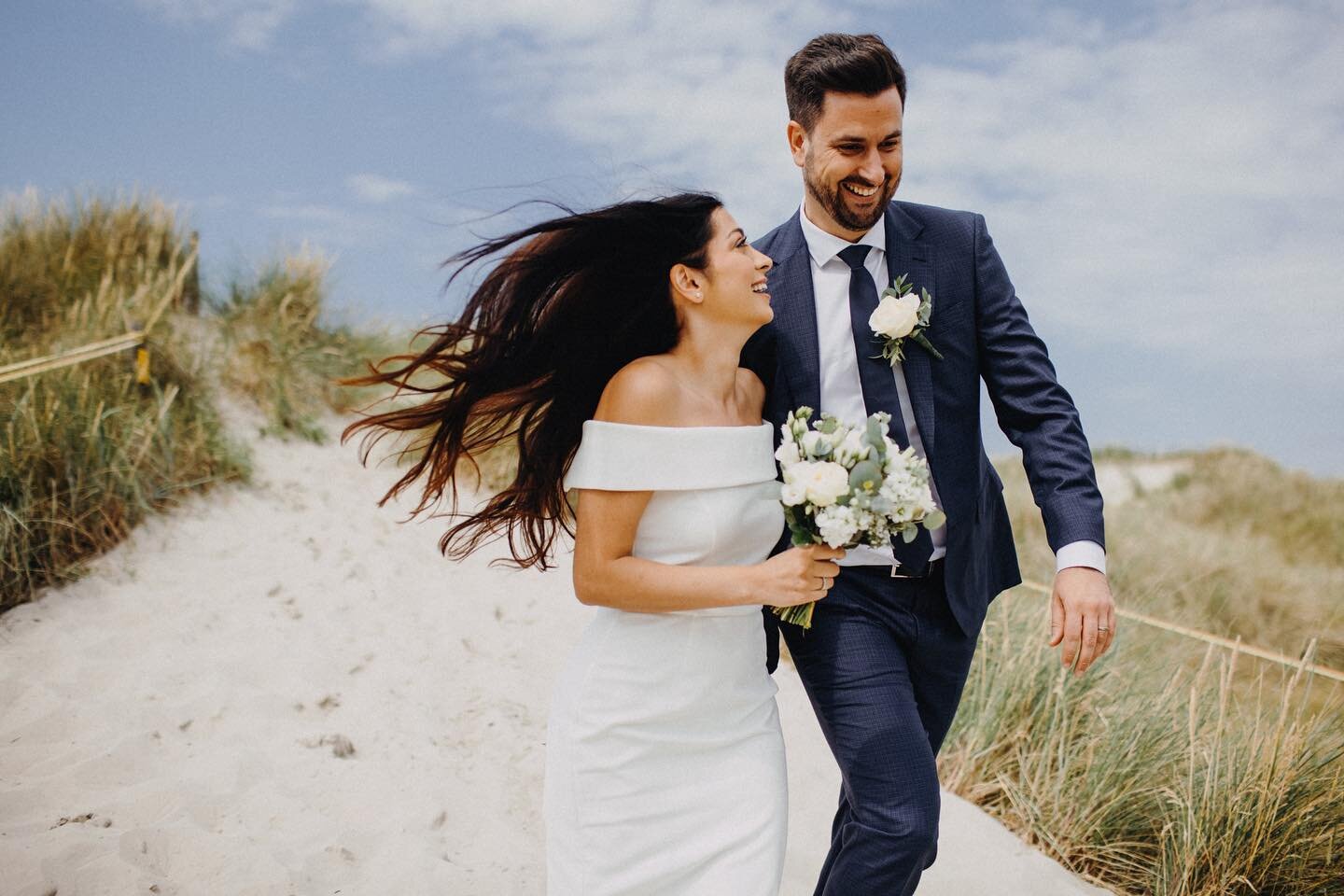 Lasst die Haarparty beginnen 🙌🏻😃

www.zachen-fotografie.de

#weddingphotography #beachwedding #weddinghair #weddingphotographer #weddingflowers #spo #schleswigholstein  #sanktpeterording #strandhochzeit