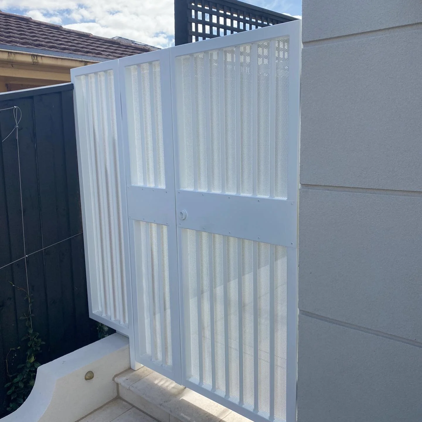 Perforated mesh gates installed for @alconstructions designed by @wall_architects 
.
.
#construction #architecture #metalwork #fabrication #powdercoated #gates #steel #weld #perforated #mesh #design #elegance #frenchprovincial #timeless #focalfabrica