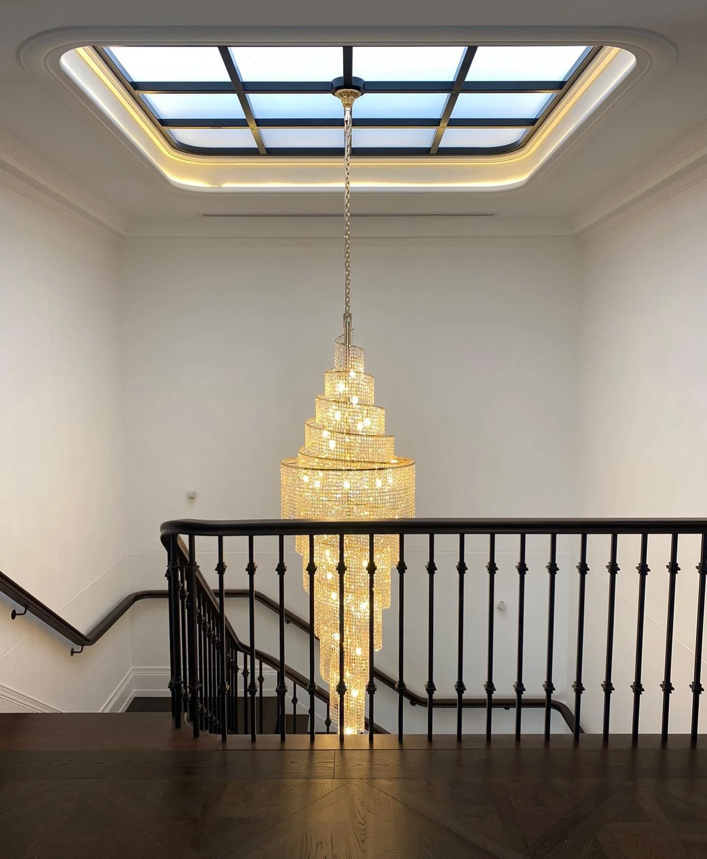 Crystal chandelier installed to our ceiling diffuser. Stunning stair void! ✨
.
.
Builder: @alconstructions 
Architect: @wall_architects