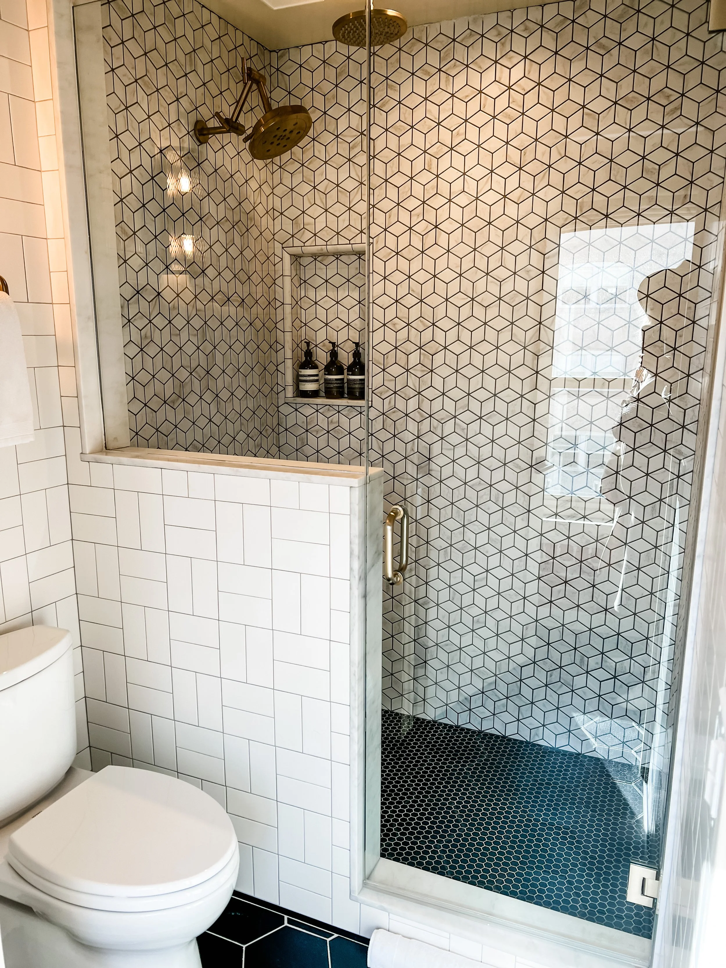 venice v bathroom.JPG