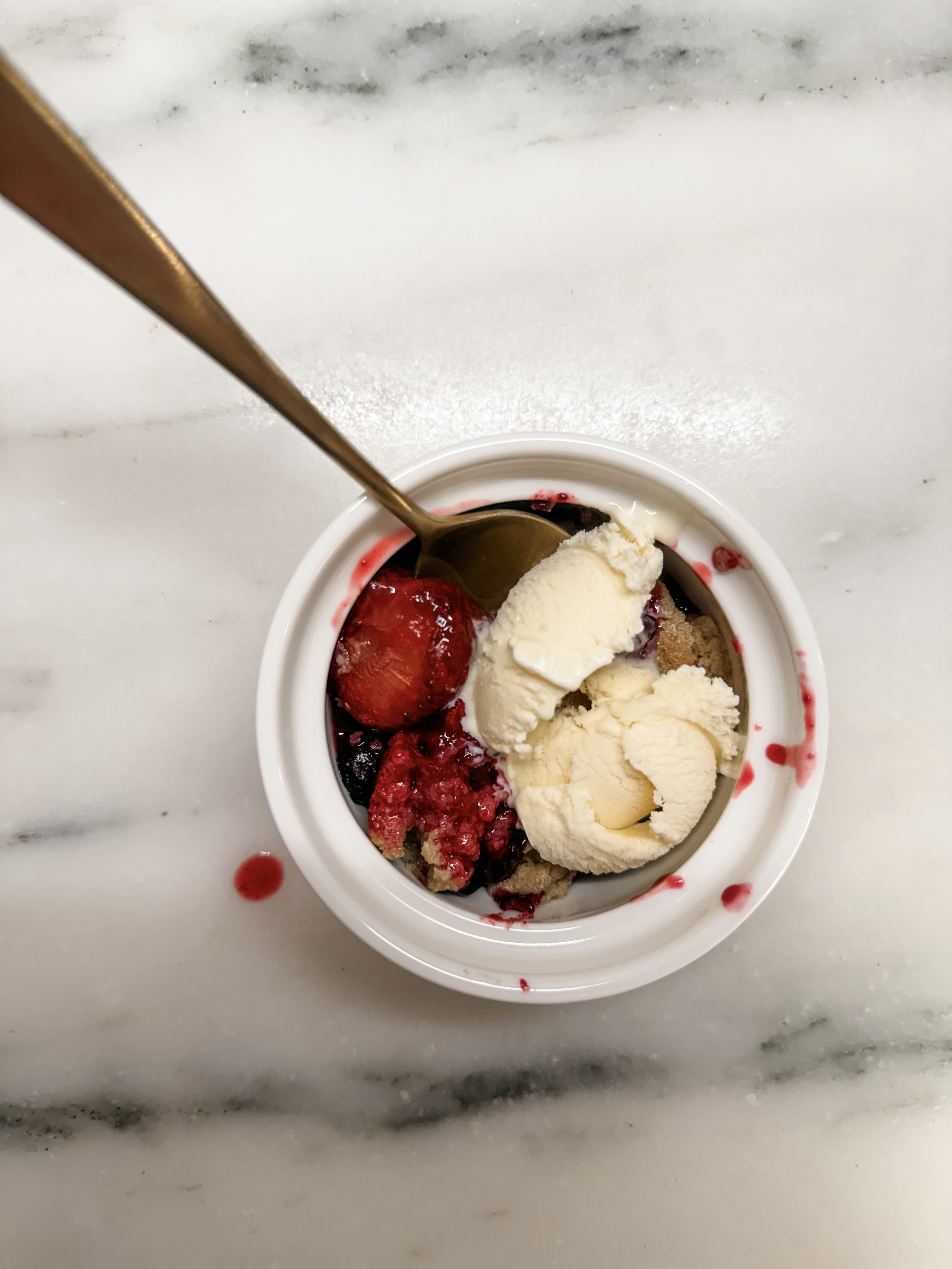 Viral 2 Ingredient Berry Cobbler