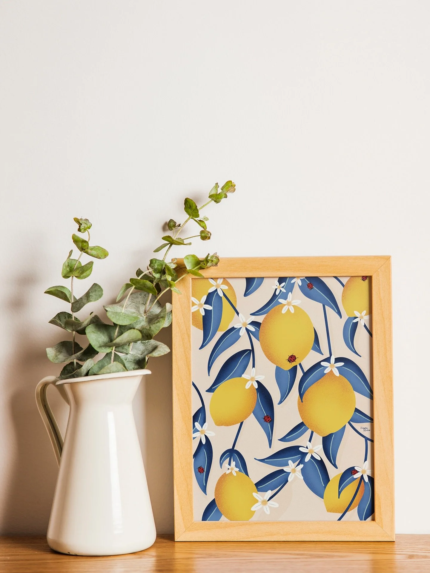 📢 NOUVEAUT&Eacute; 
.
Ajouter du pep&rsquo;s dans votre cuisine avec une illustration de citrons ! 🍋 
.
Retrouvez la sur la boutique ! 🛍️