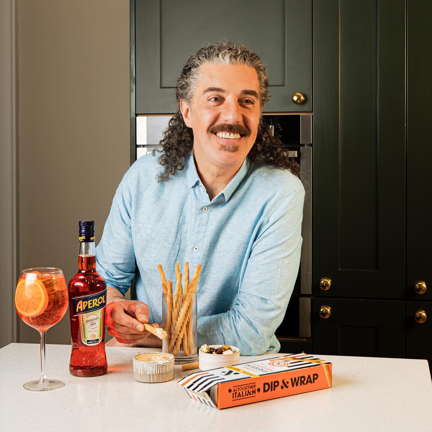 Bringing you lots of delicious food &amp; drink inspiration for the upcoming long weekend ☀️

@crostamollica recently partnered with Great British Bake Off legend and 2021 winner Giuseppe Dell'Anno to pair iconic drink serves with the Crosta &amp; Mo