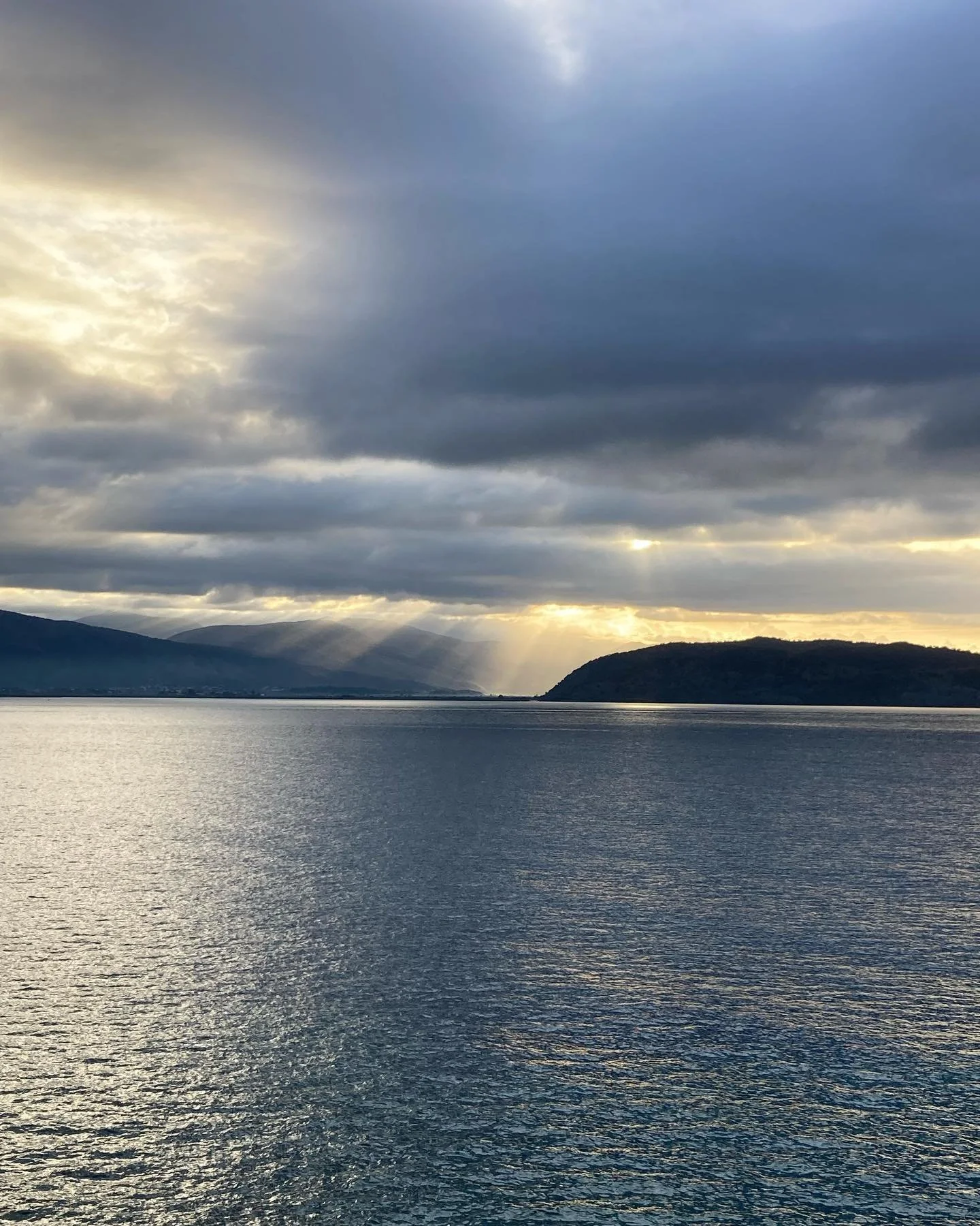 Crepuscular rays appreciated first thing this morning whilst gardening with @thehappyhermit ✨

#gardeninggreece #corfu #crepuscularrays #albanianlandscape #straitsofcorfu #ionianislands #landscape #november #workingoutside #gardening #gardeners #gard