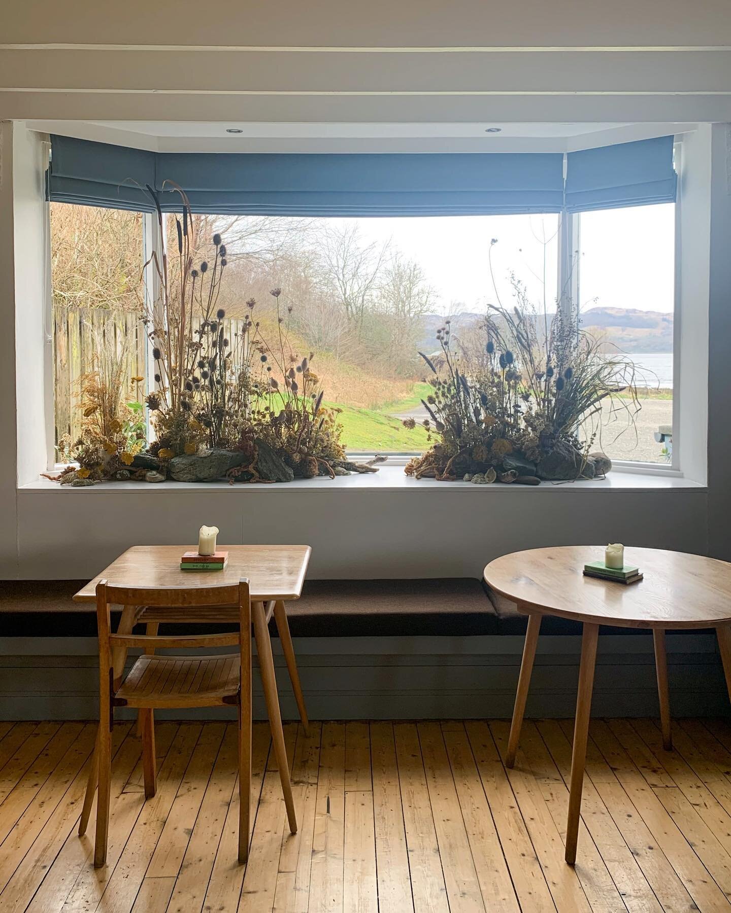 Installations for Inver part 2 and the closest I&rsquo;ll ever come to kissing a fish&hellip;. 🐟 
The view from this bay window in the restaurant is a meeting point of ever changing landscape - of translucent layered sky, of light play on the minera