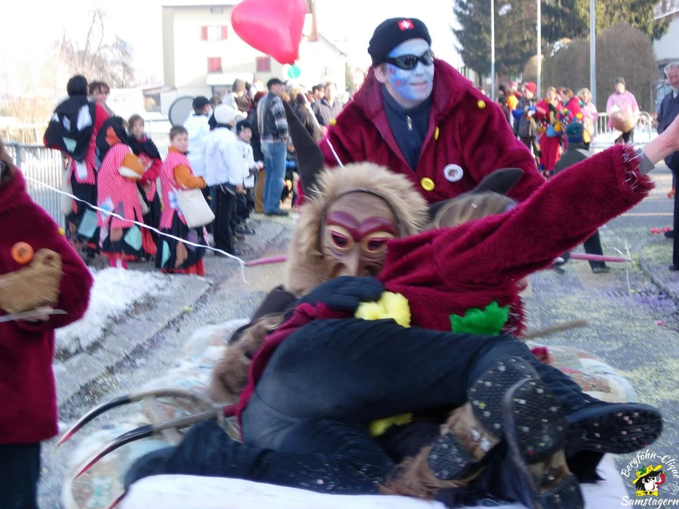 Fasnachtsumzug_Galgenen_2005_36.jpg