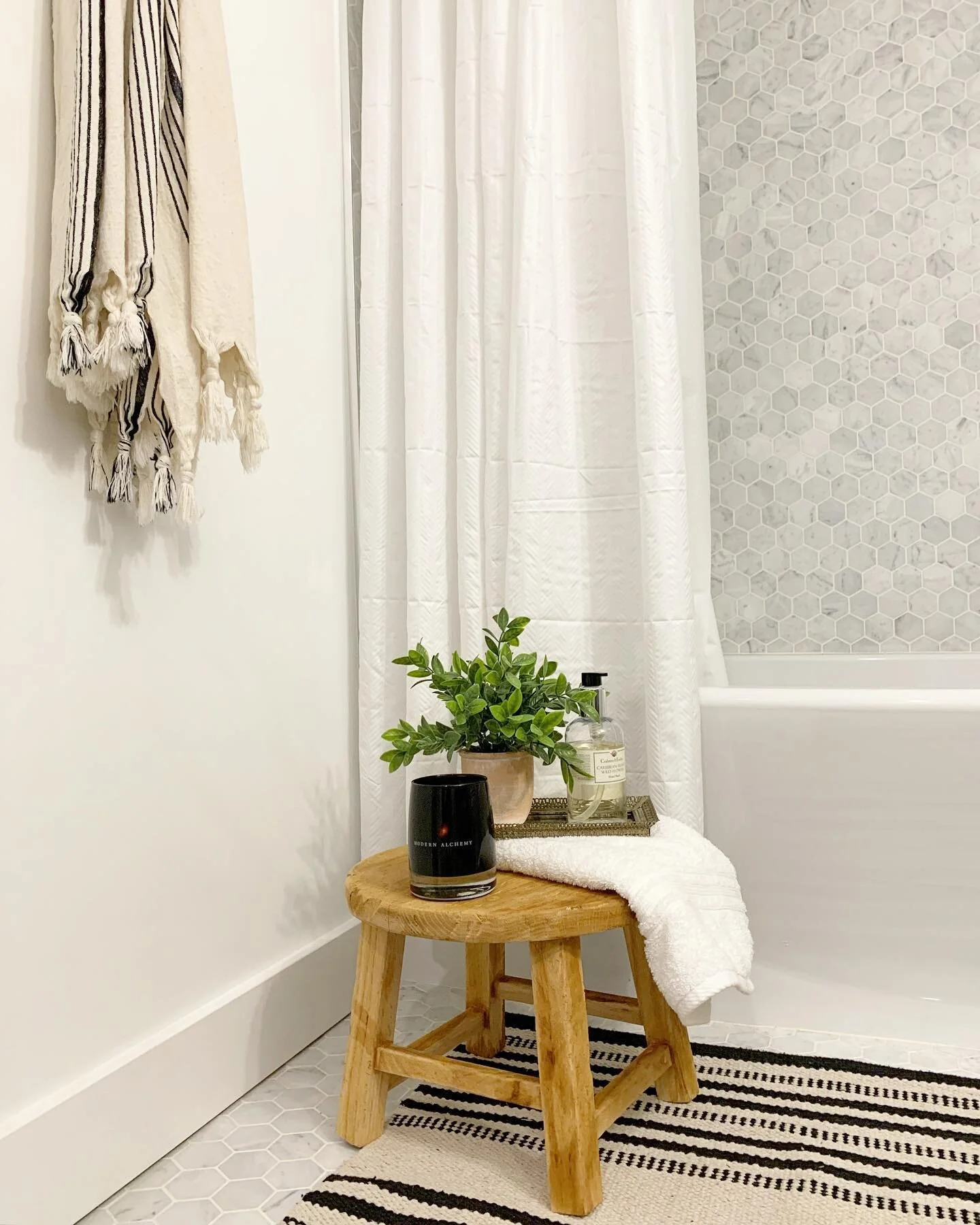 Can you believe this little bathroom stool was an old, $7 stool that had been sitting in my garage for years? It’s amazing what a little bit of imagination and elbow grease can achieve! The best part for me is that I got to stain this beauty wi